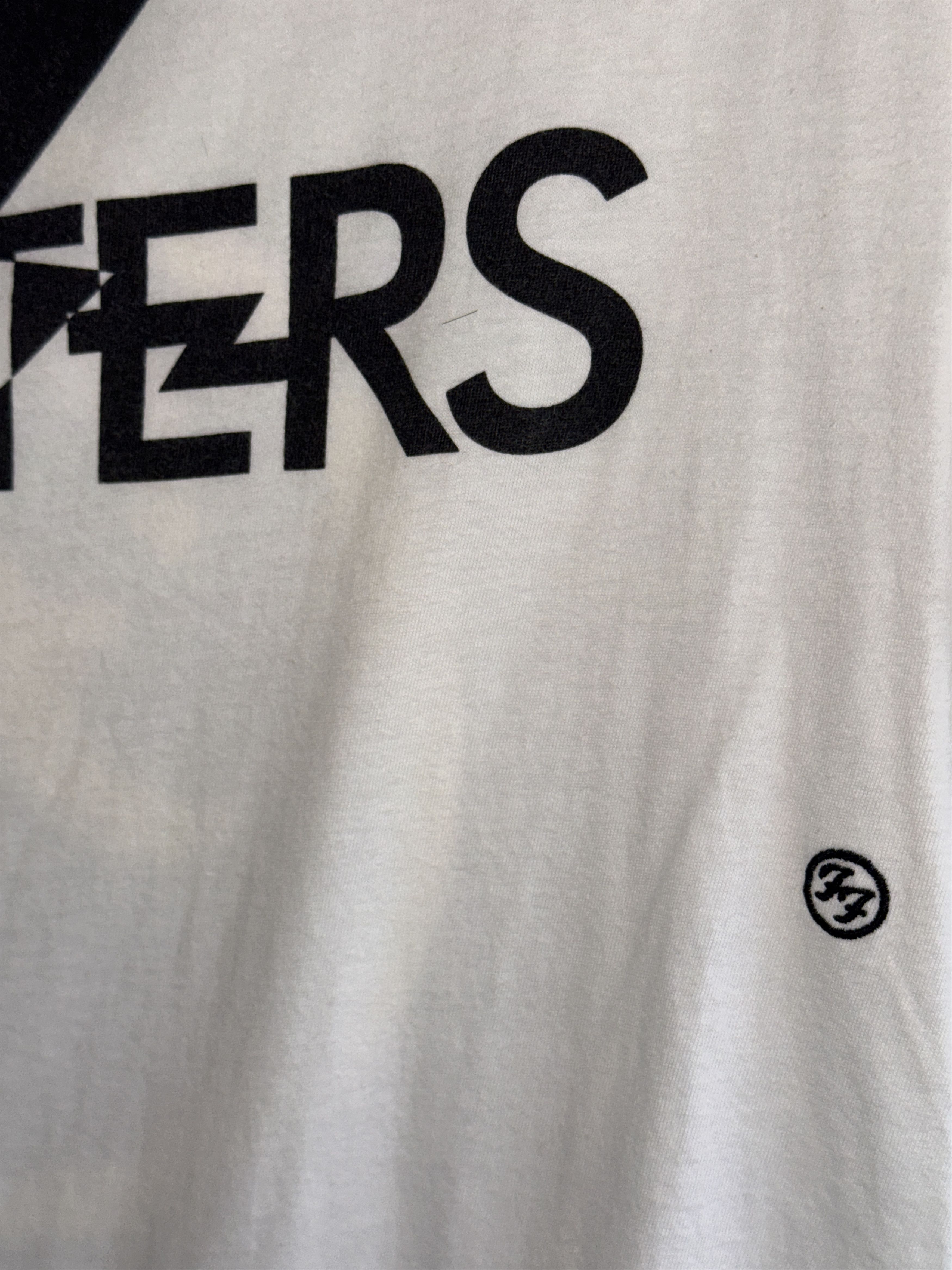 Band Tees Foo Fighters Band Uniqlo T-Shirt Size US M / EU 48-50 / 2 - 2 Thumbnail