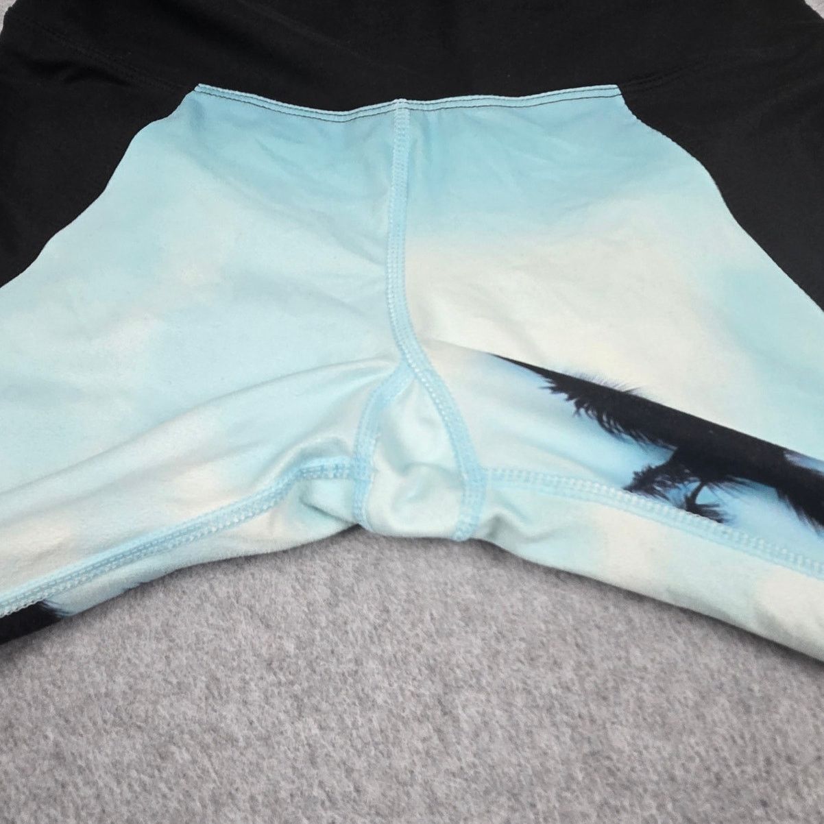 Betsey Johnson Betsey Johnson Medium Crop Leggings Palm Tree Black Blue Size 28" / US 6 / IT 42 - 3 Thumbnail