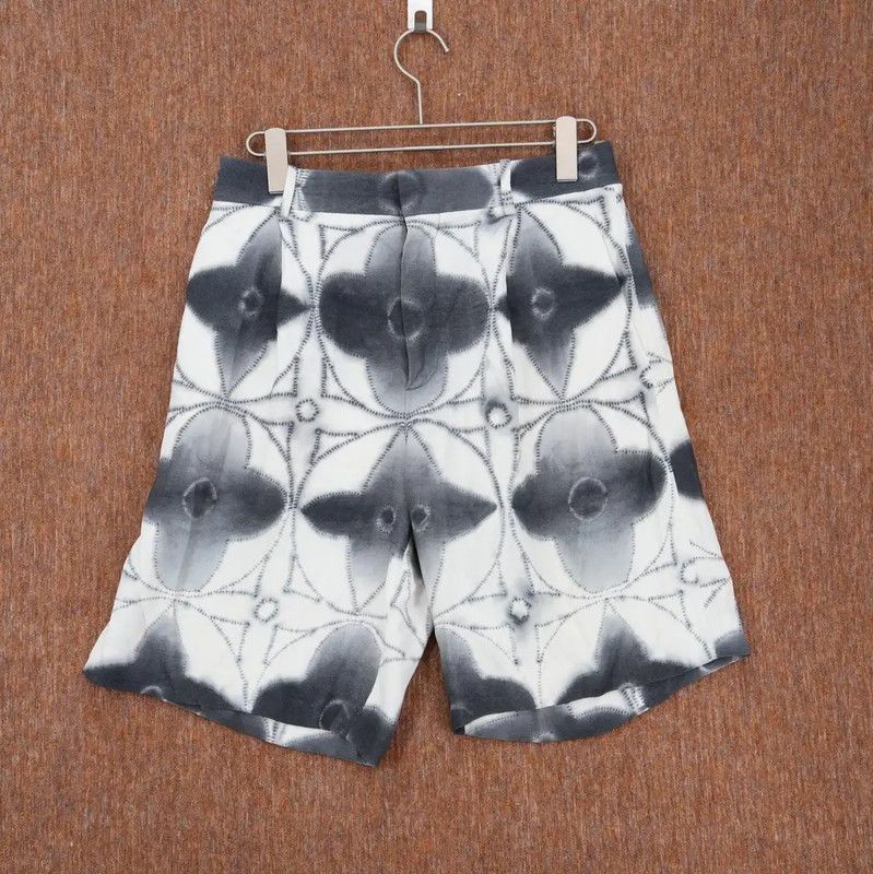 Louis Vuitton Louis Vuitton Men's Tie-Dye Shorts in White 0089 Size US 30 / EU 46 - 1 Thumbnail