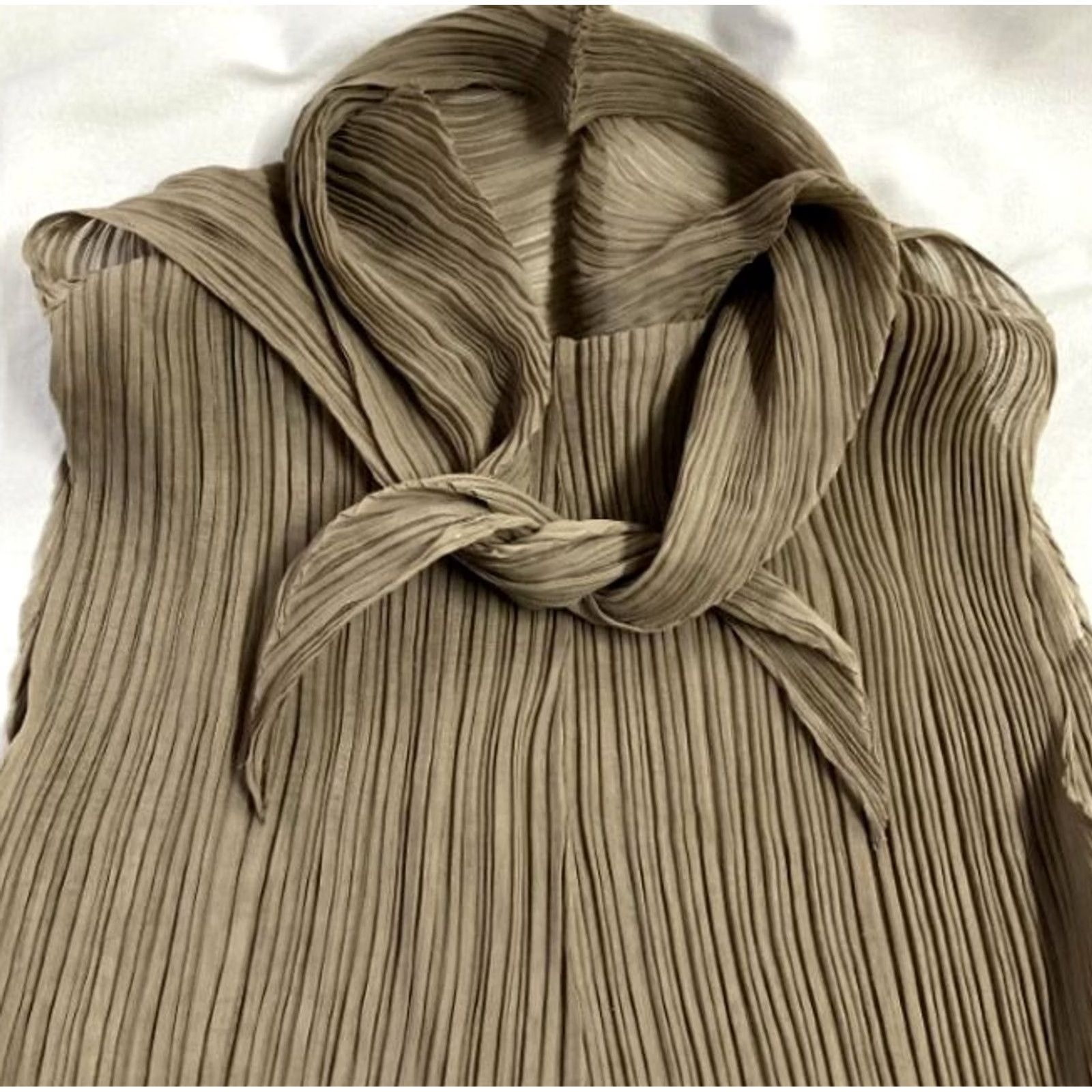 Issey Miyake ISSEY MIYAKE FETE Men’s Sleeveless Top Pleated Shawl Collar Size 2 Brown USED Shirt Men Size US XS / EU 42 / 0 - 3 Thumbnail