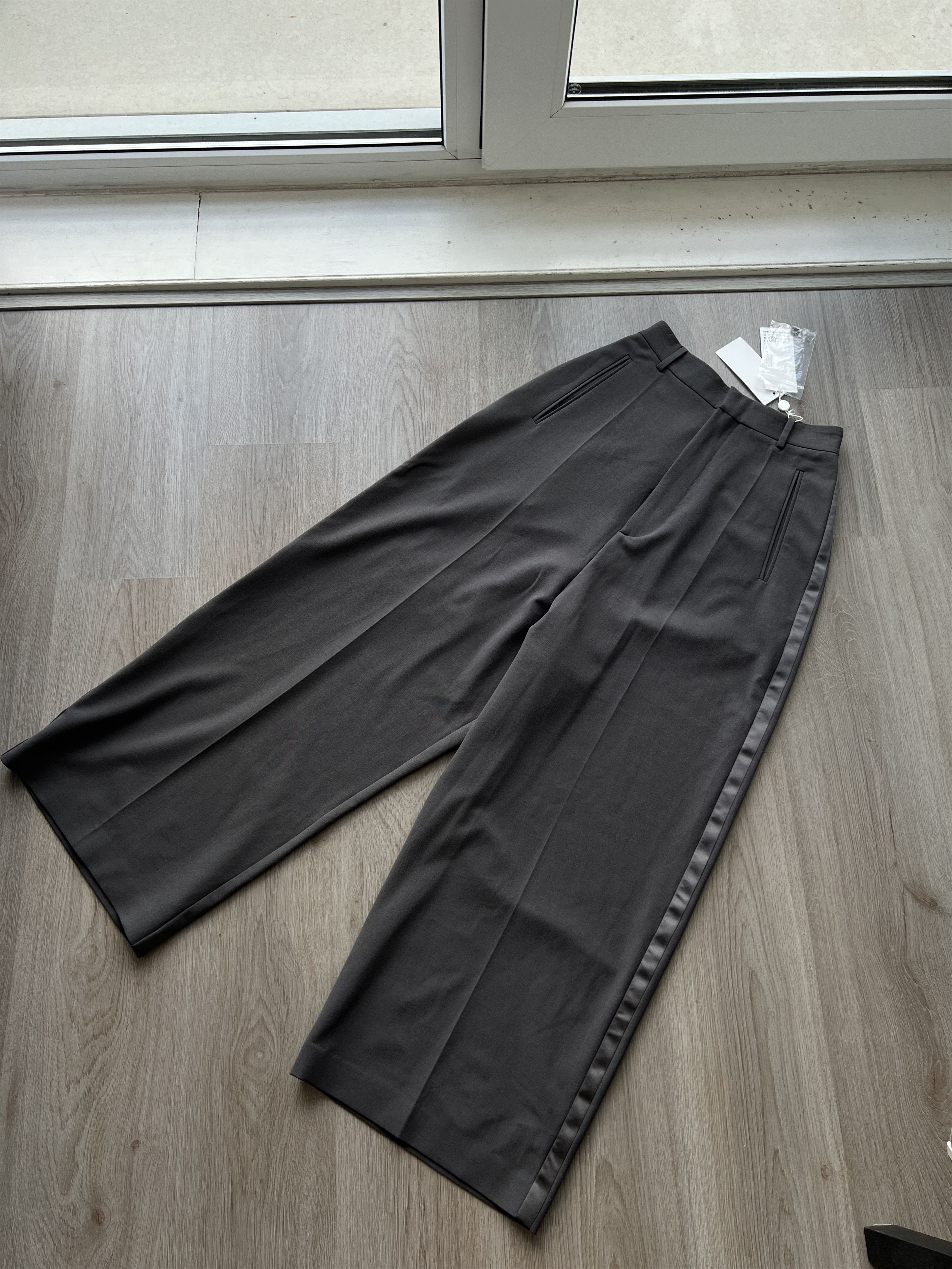 Maison Margiela MM6 Maison Margiela Tailoring Wool Canvas Trousers Grey Size 30" / US 8 / IT 44 - 1 Thumbnail