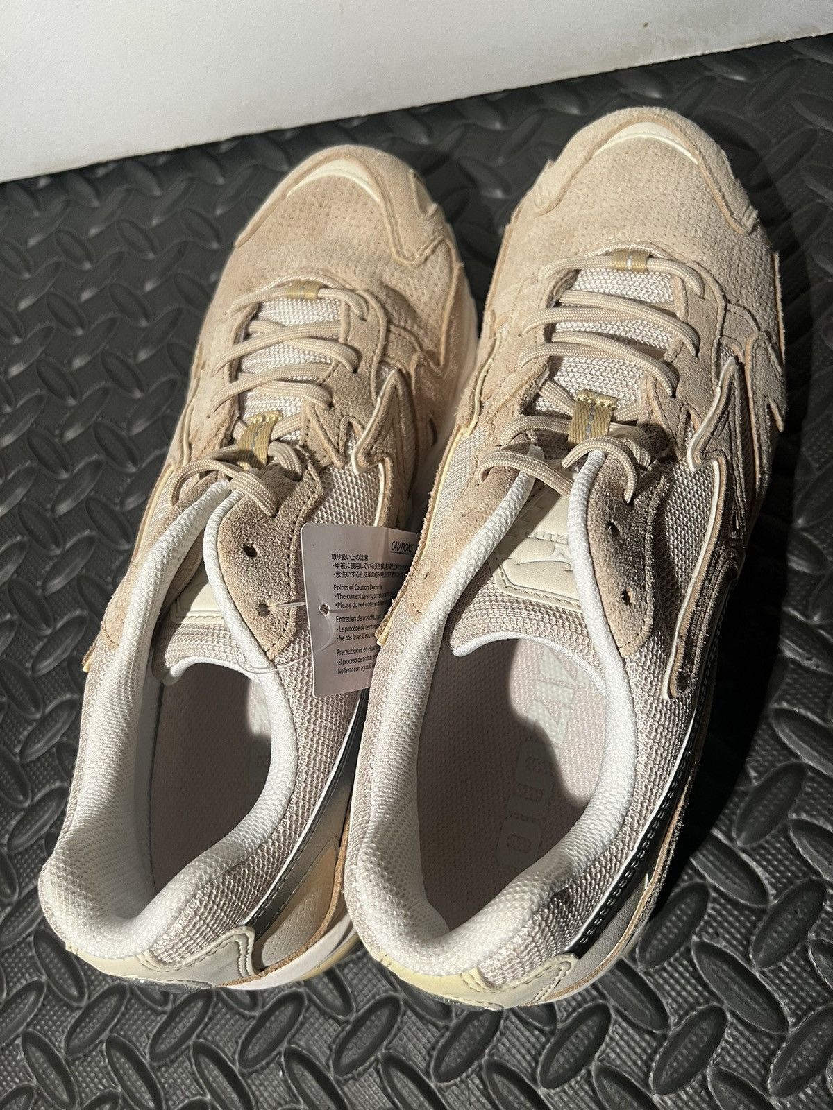 Mizuno NEW Mizuno Wave Rider 10 Premium size 10 Beige Suede shoes Size US 10 / EU 43 - 8 Thumbnail