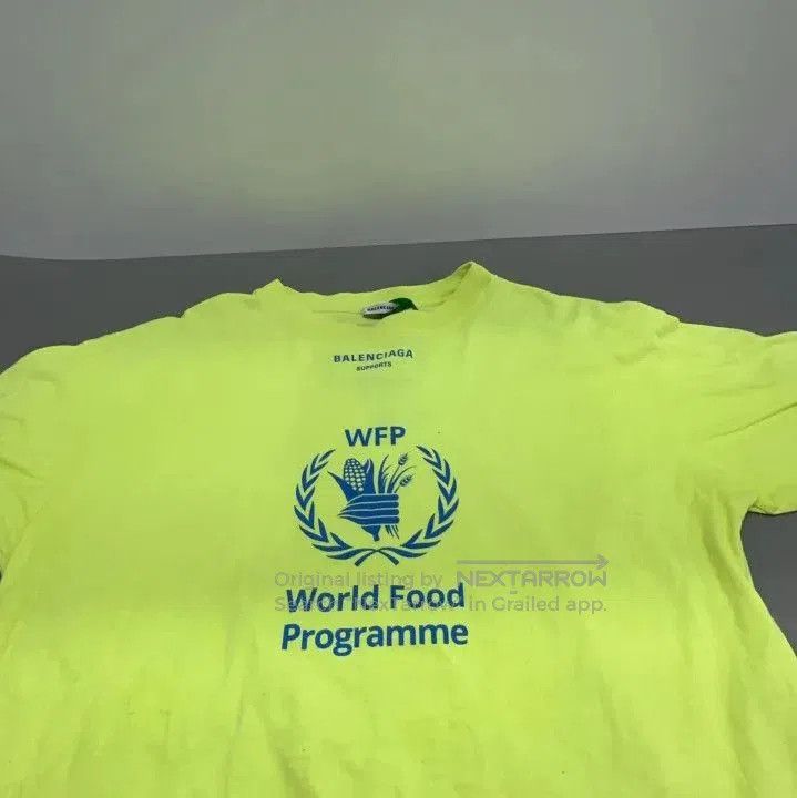 Balenciaga Balenciaga WFP Charity Neon Short Sleeve T. Size US M / EU 48-50 / 2 - 3 Thumbnail