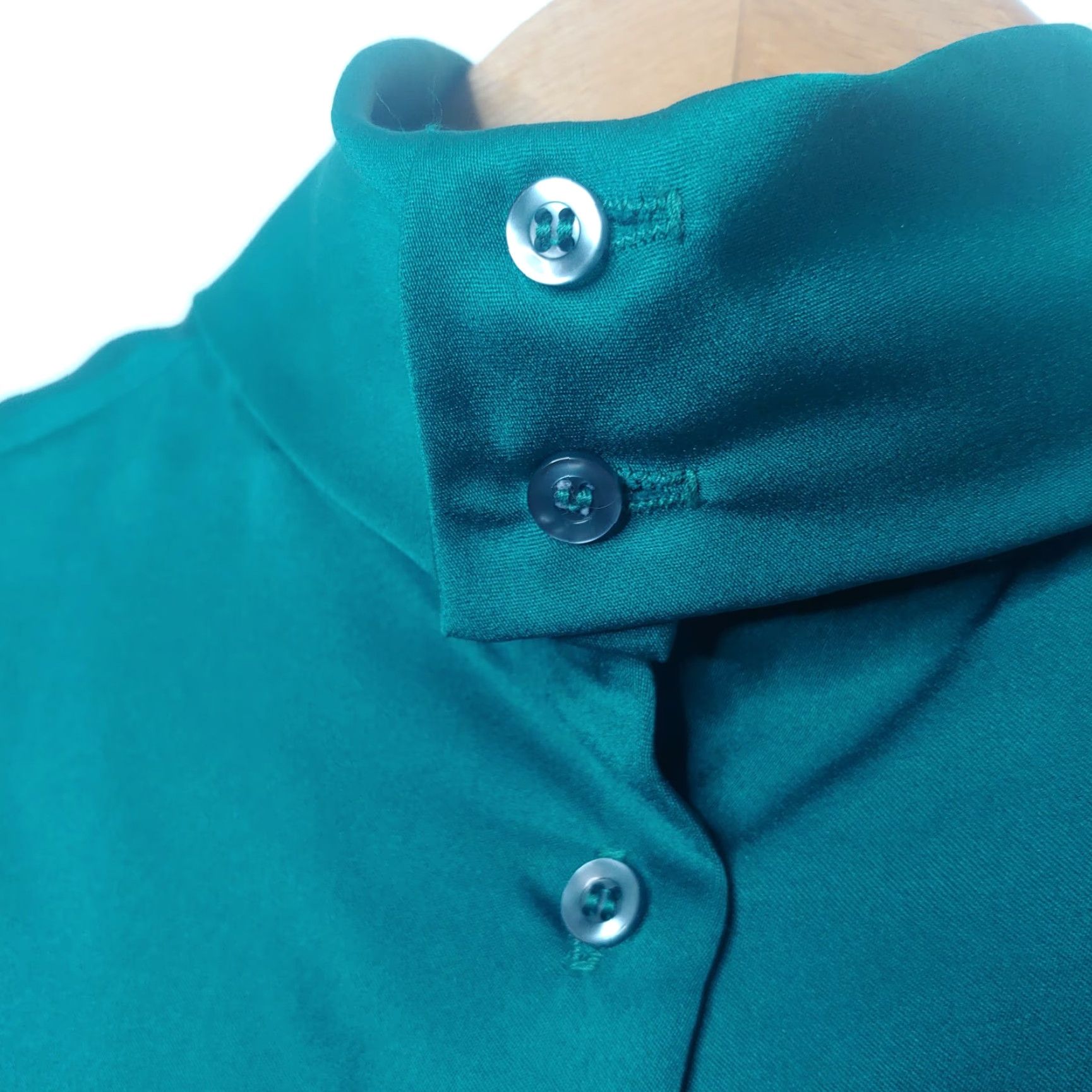 Vintage VINTAGE Blouse Shirt Women 10 Teal Green Satin High Neck Button Back Long Sleeve Secretary Top 100% polyester Size L / US 10 / IT 46 - 5 Thumbnail