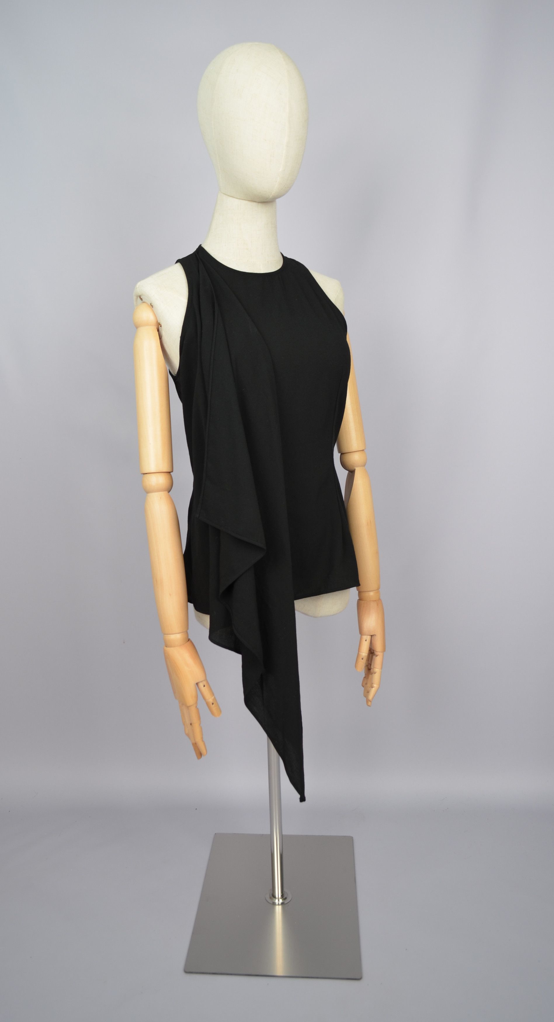 AMI × Designer AMI Wool Top Sans Manche Avec Volant Devant Top Ruffle Size S / US 4 / IT 40 - 12 Thumbnail