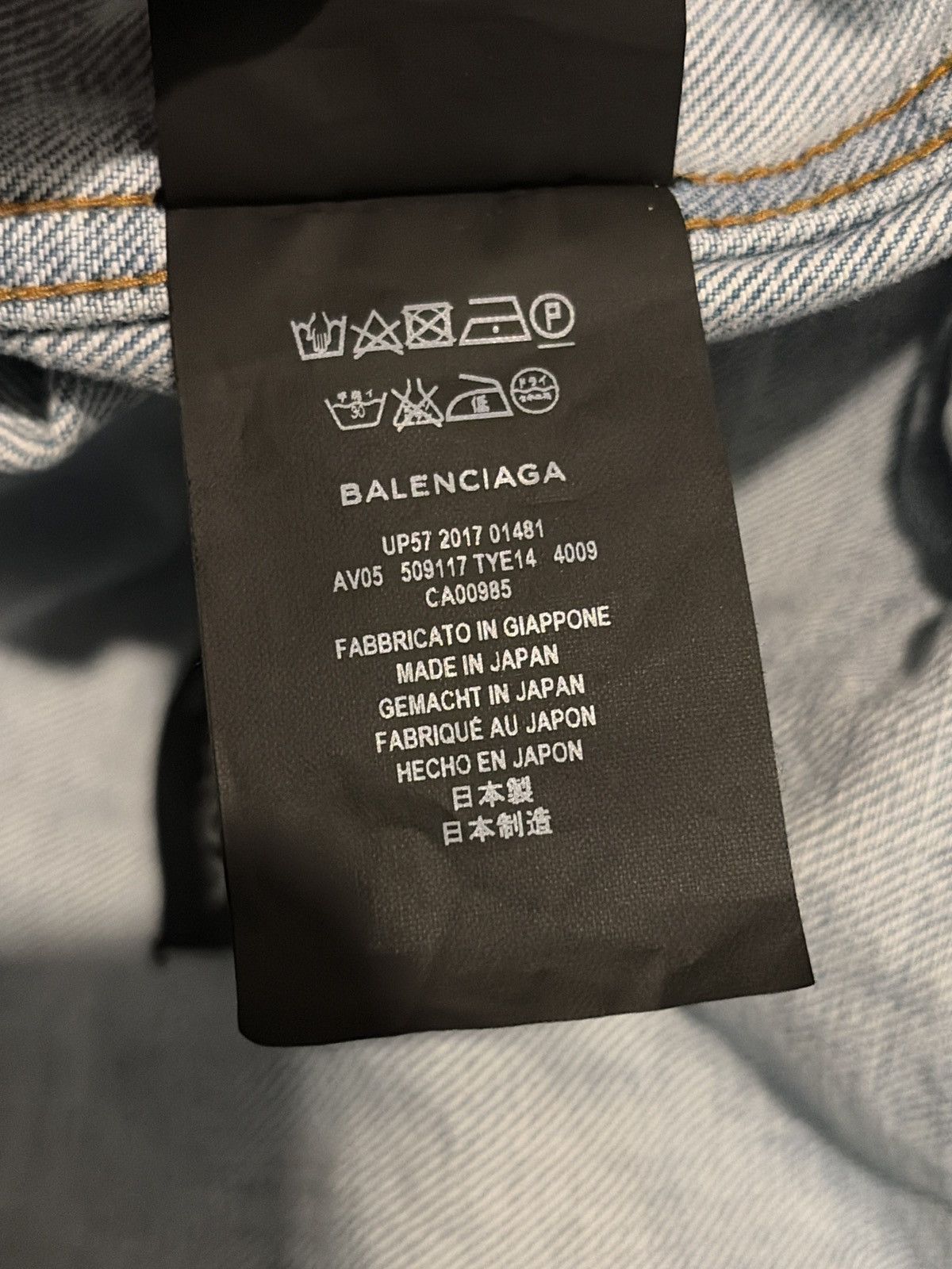 Balenciaga Balenciaga Denim jacket size 48 Size US M / EU 48-50 / 2 - 6 Thumbnail
