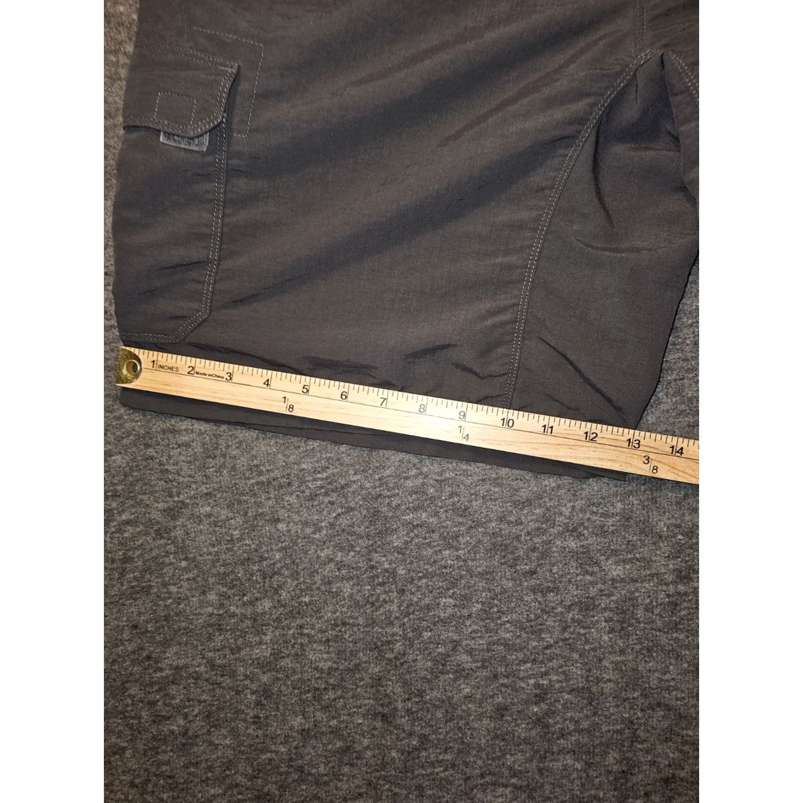 The North Face VINTAGE The North Face Cargo Shorts Men L Gray 100% Nylon Outdoors Hiking Active Cargo Pocket Logo Regular Modern Size US 33 - 7 Thumbnail