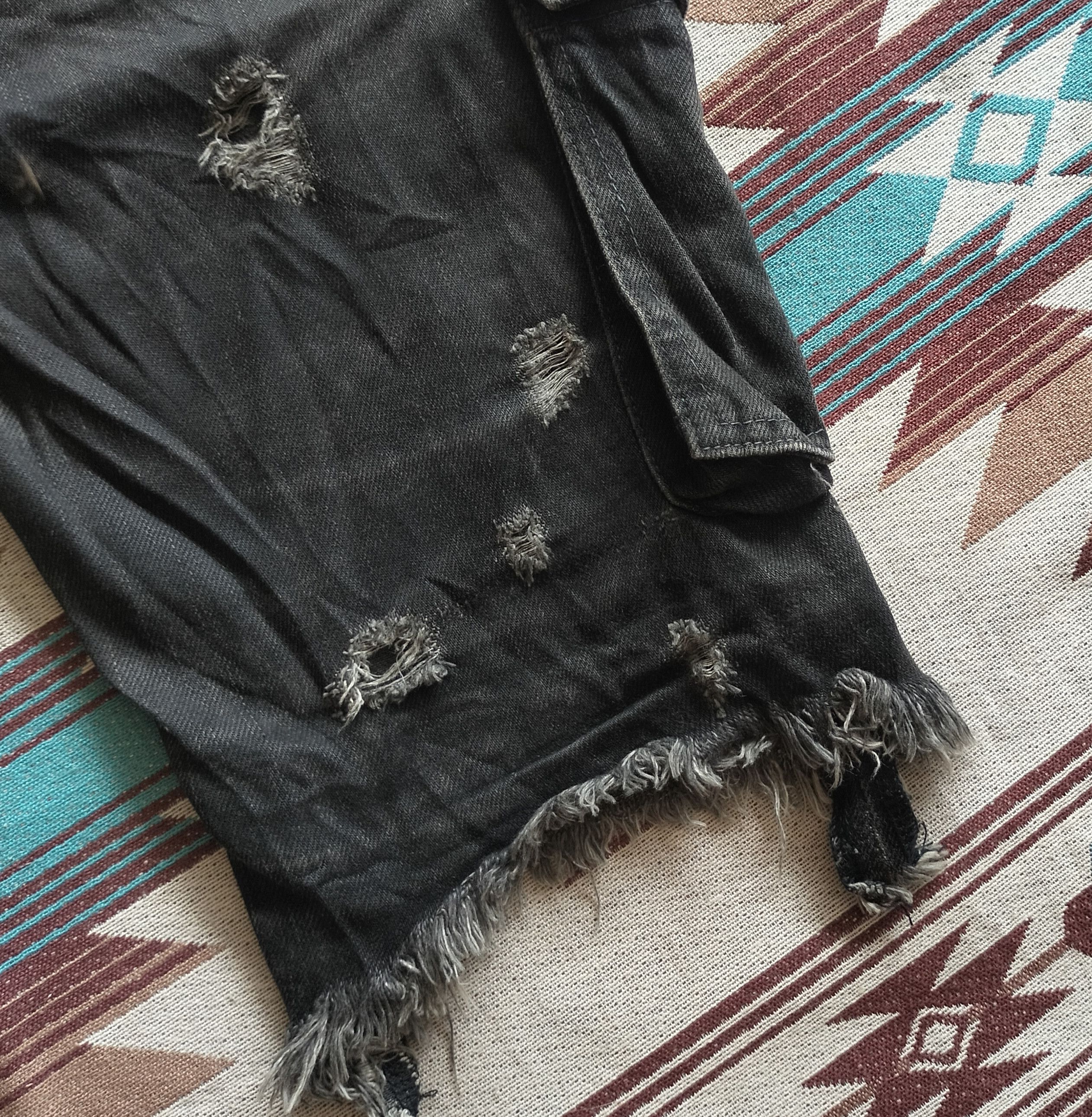 GOSTAR DE FUGA Fuga japan distressed cargo short denim Size US 33 - 11 Thumbnail