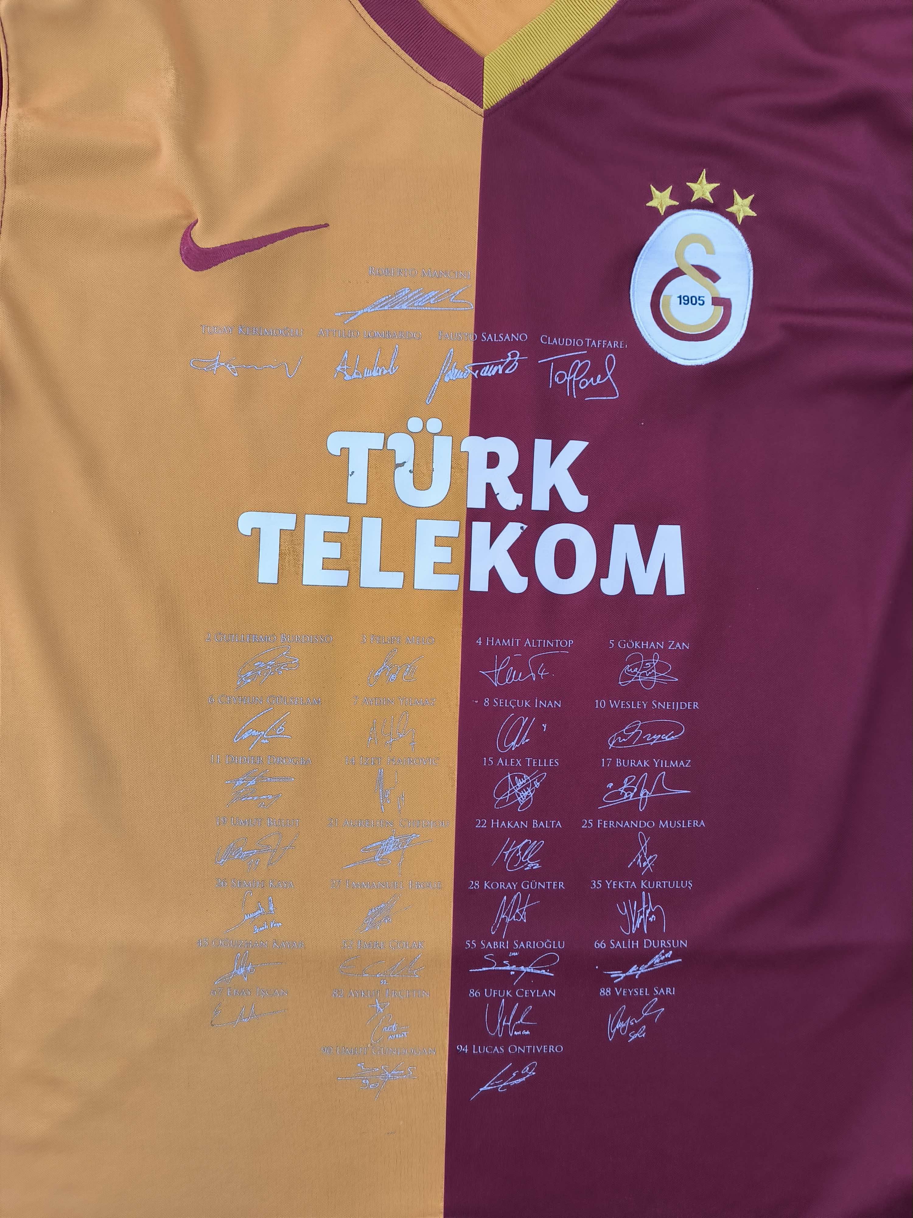 Nike Galatasaray 2013-14 Nike home football jersey shirt size L Size US L / EU 52-54 / 3 - 3 Thumbnail