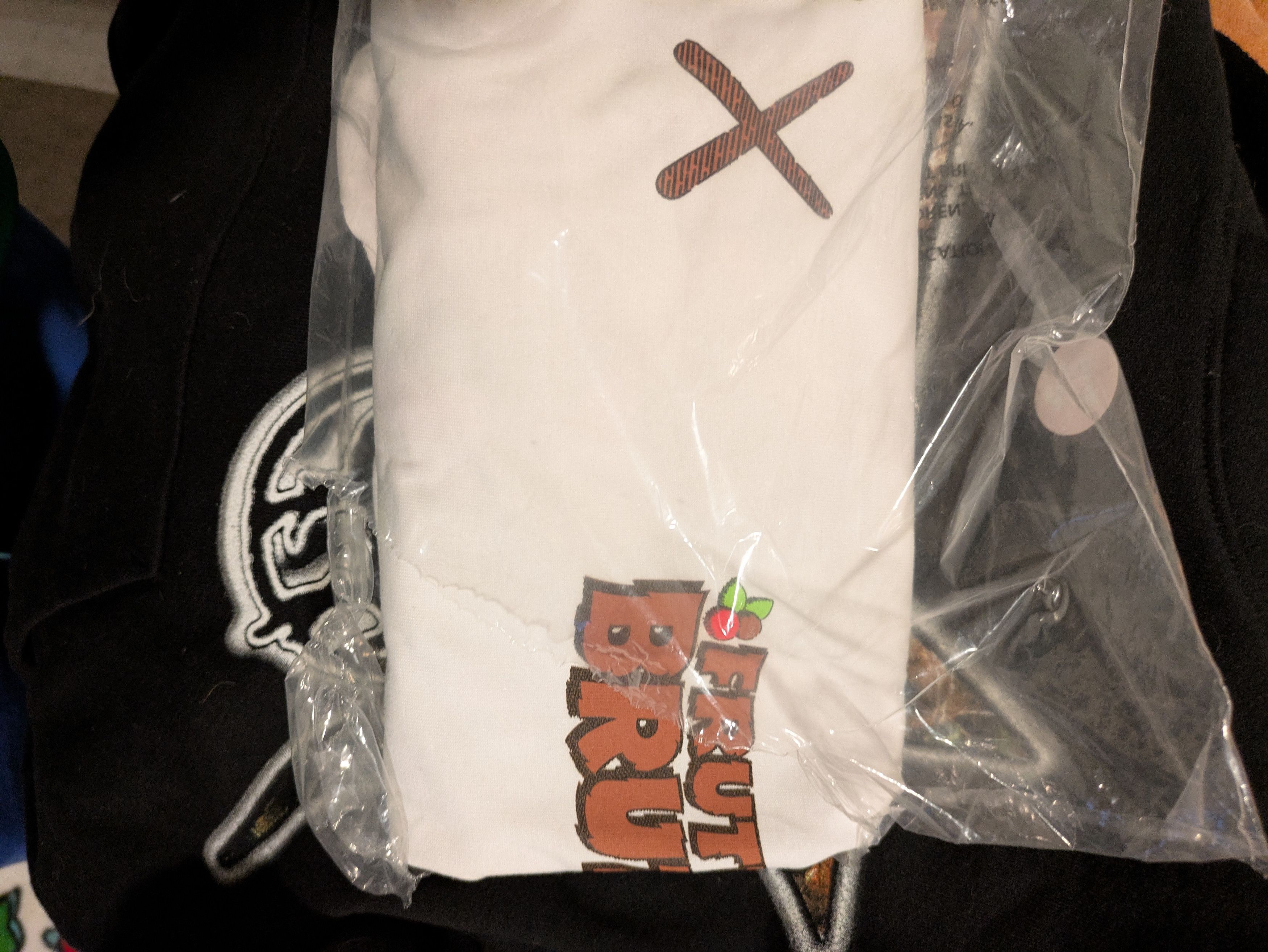 Kaws Kaws t shirt new in bag. Size US S / EU 44-46 / 1 - 1 Preview