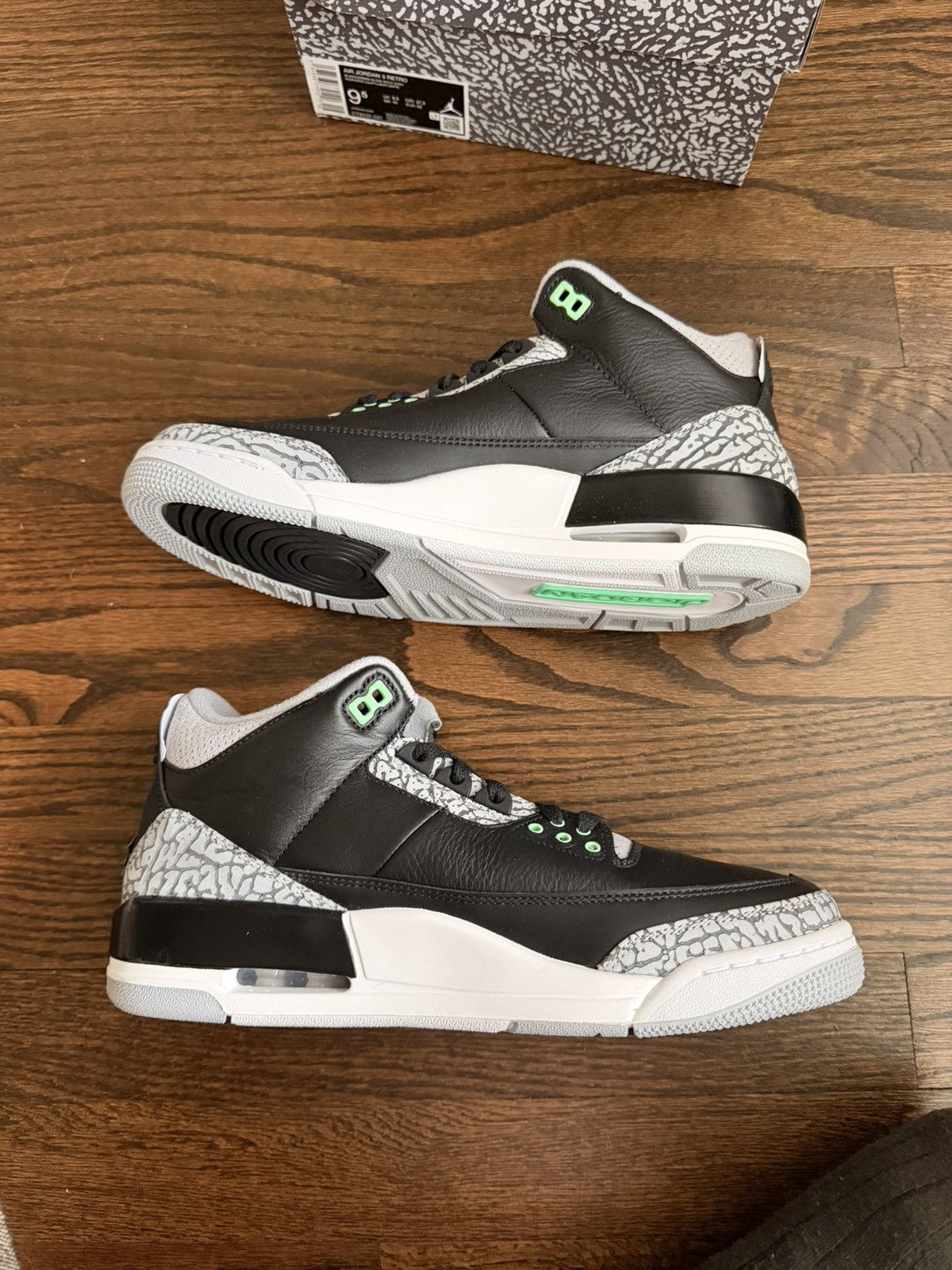 Jordan Brand Air Jordan 3 - RetroGreen Glow Size US 9.5 / EU 42-43 - 2 Thumbnail