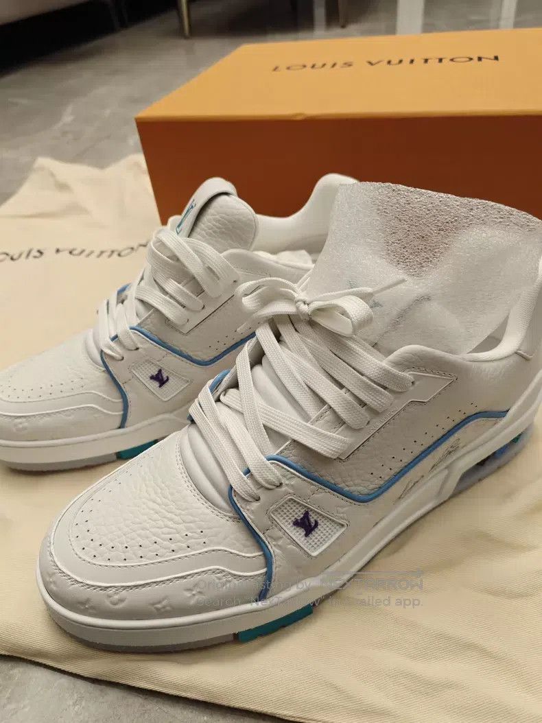 Louis Vuitton Louis Vuitton Cruise limited edition size 42 brand new ful Size US 9 / EU 42 - 2 Thumbnail