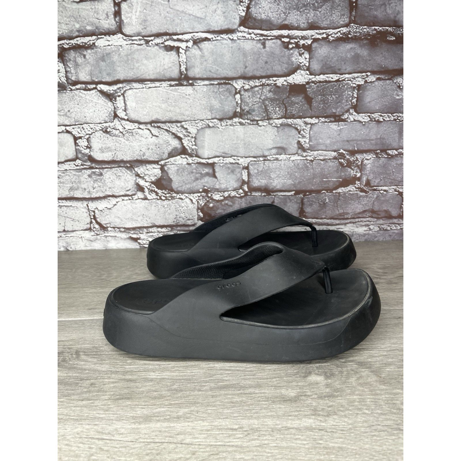 Crocs Crocs Getaway Black Rubber Platform FlipFlops Beach Sandals Size US 10 / IT 40 - 12 Thumbnail