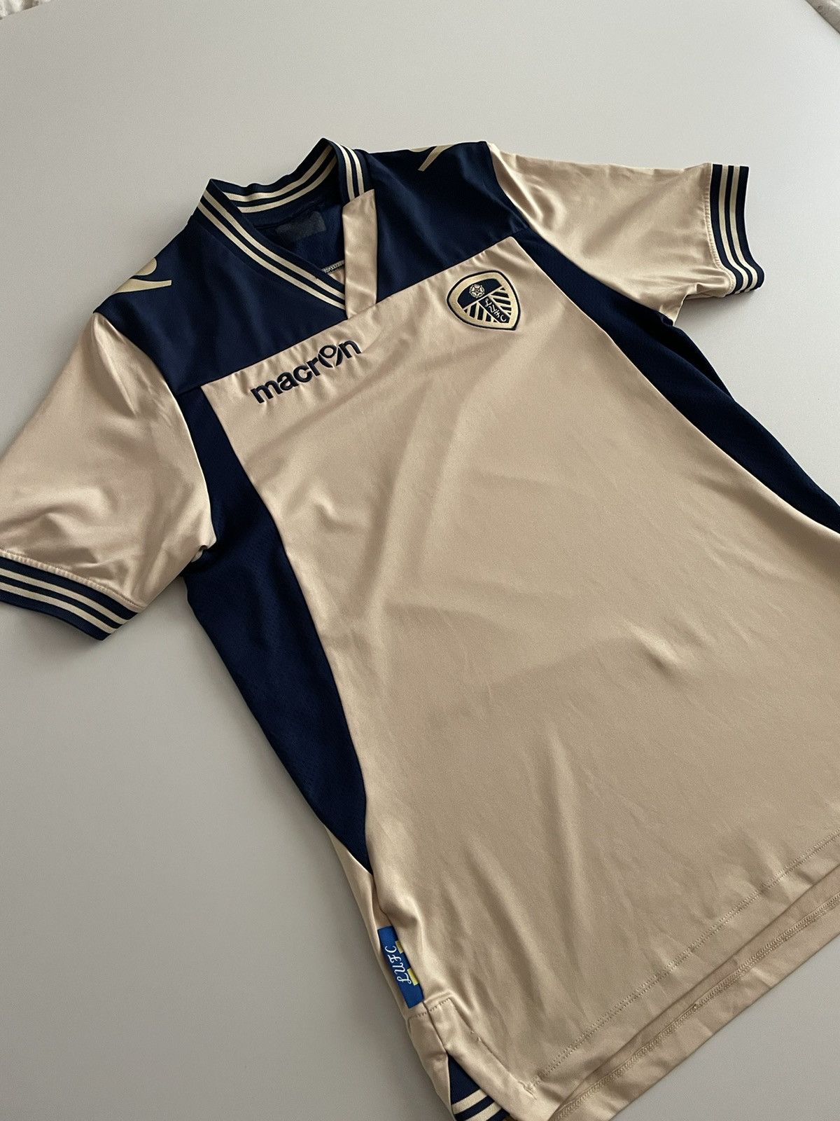Macron Leeds United FC 2013-14 Away Jersey Size US L / EU 52-54 / 3 - 6 Thumbnail