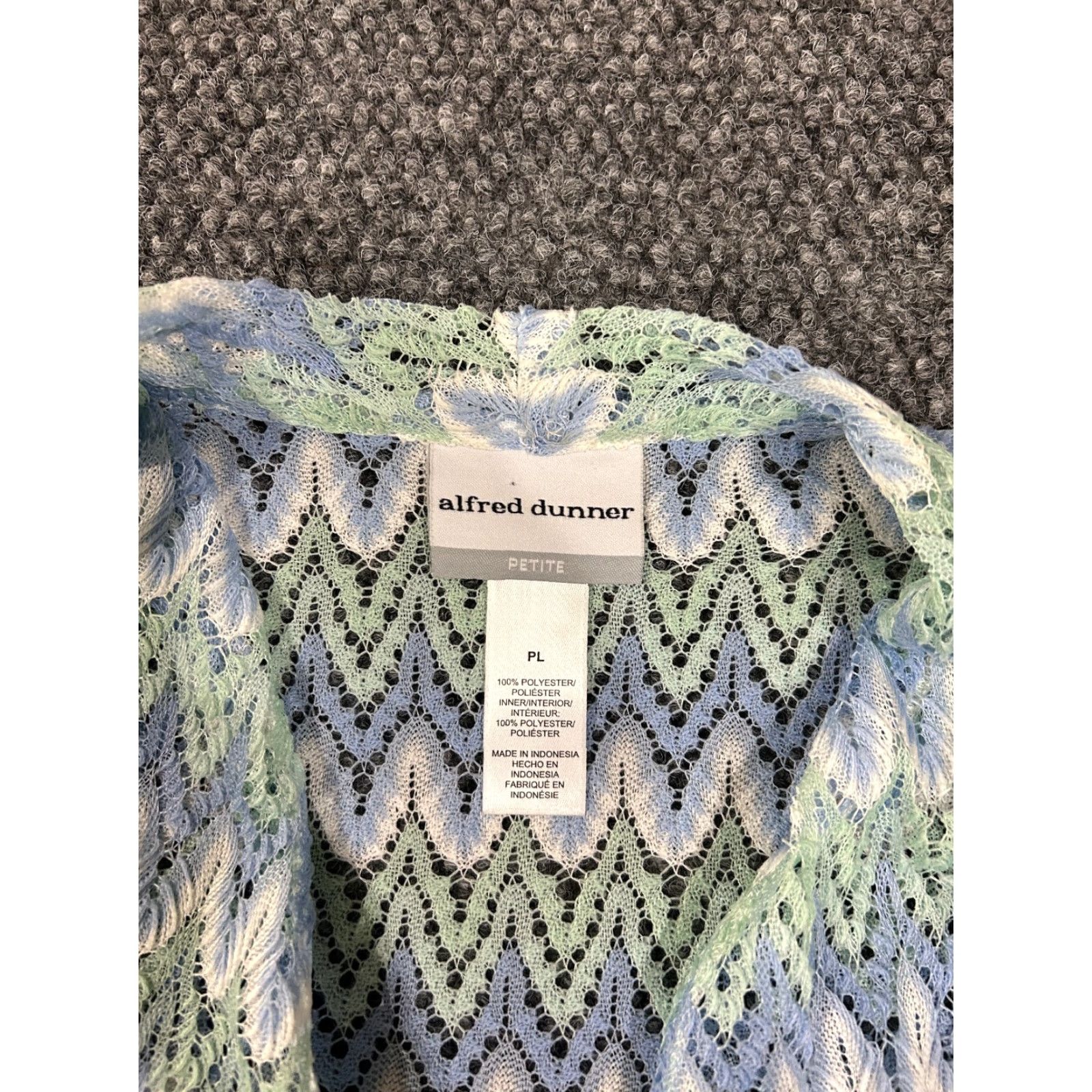 Vintage Alfred Dunner Blouse Womens Petite Large Blue Crochet Lace White Knit Polyester Round Neck Short Sleeve Casual Shirt Size L / US 10 / IT 46 - 3 Thumbnail