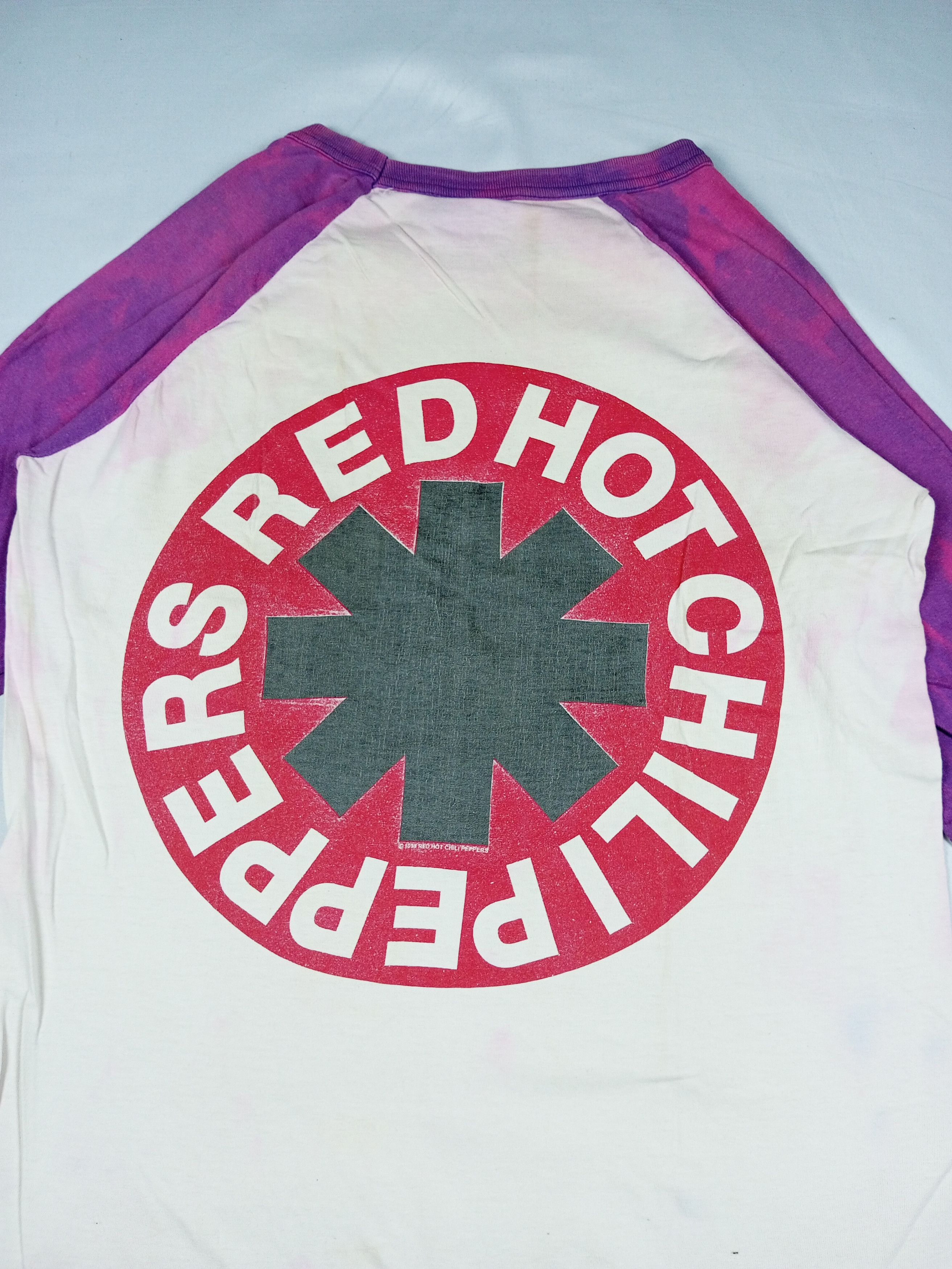 Band Tees Vintage 90s RED HOT CHILI PEPPERS Raglan Tee Size US S / EU 44-46 / 1 - 11 Thumbnail