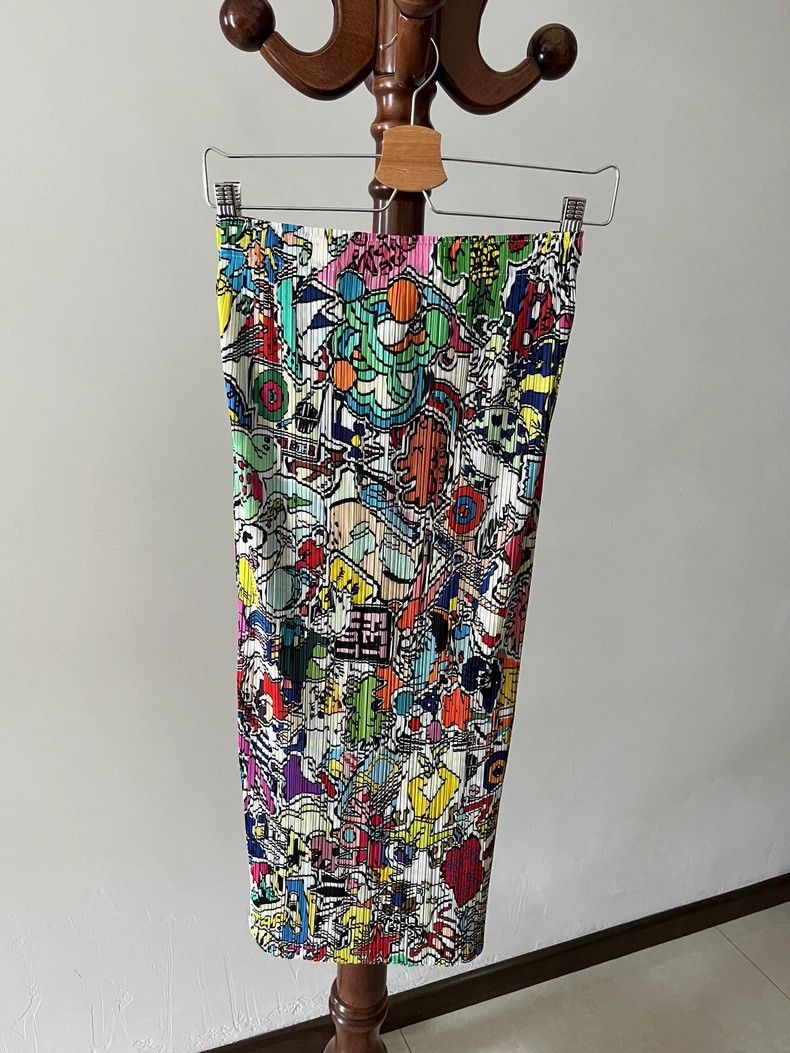 Issey Miyake Issey Miyake size:3 Colorful graffiti skirt Size 31" - 2 Thumbnail