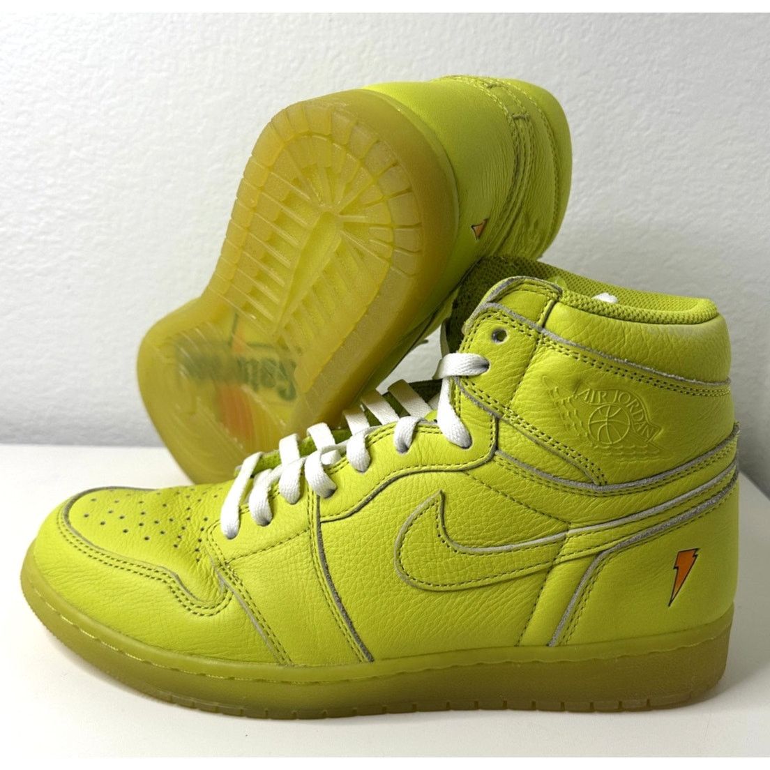 Nike 2017 Nike Air Jordan 1 Retro Gatorade OG BOX Slight Used Size US 10 / EU 43 - 2 Thumbnail