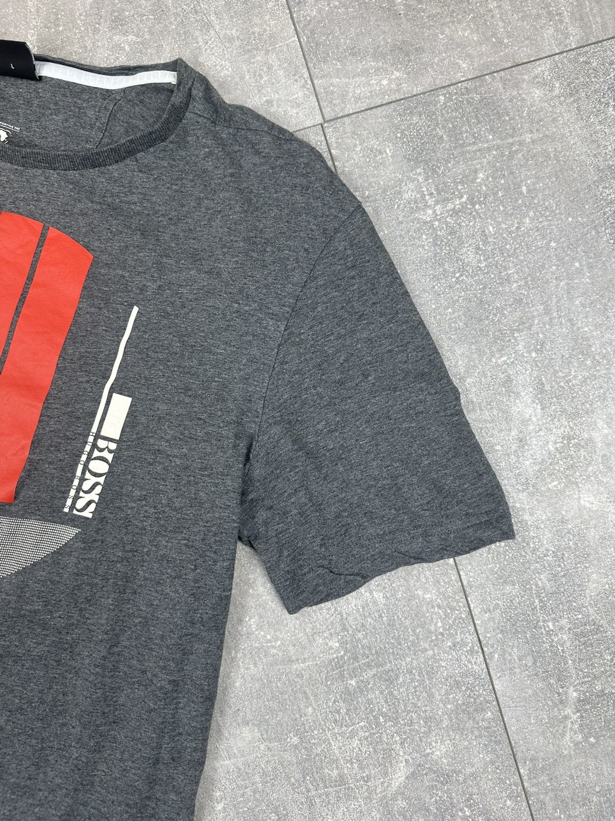 Hugo Boss Hugo Boss Luxury Overprint Logo Tee Size US L / EU 52-54 / 3 - 2 Thumbnail