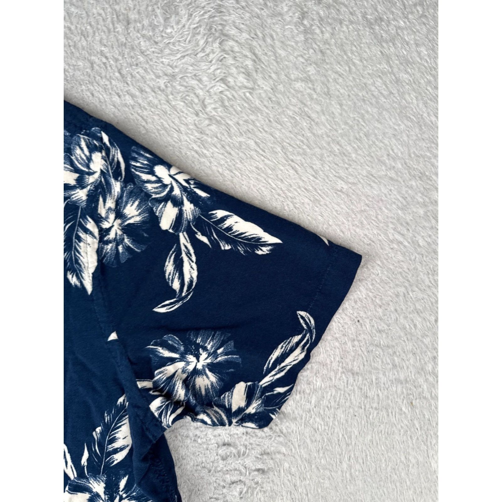 Old Navy Old Navy Button-Up Shirt Men Large Blue Floral Leaf Hawaiian Cotton Beach Slimming Size US L / EU 52-54 / 3 - 2 Thumbnail