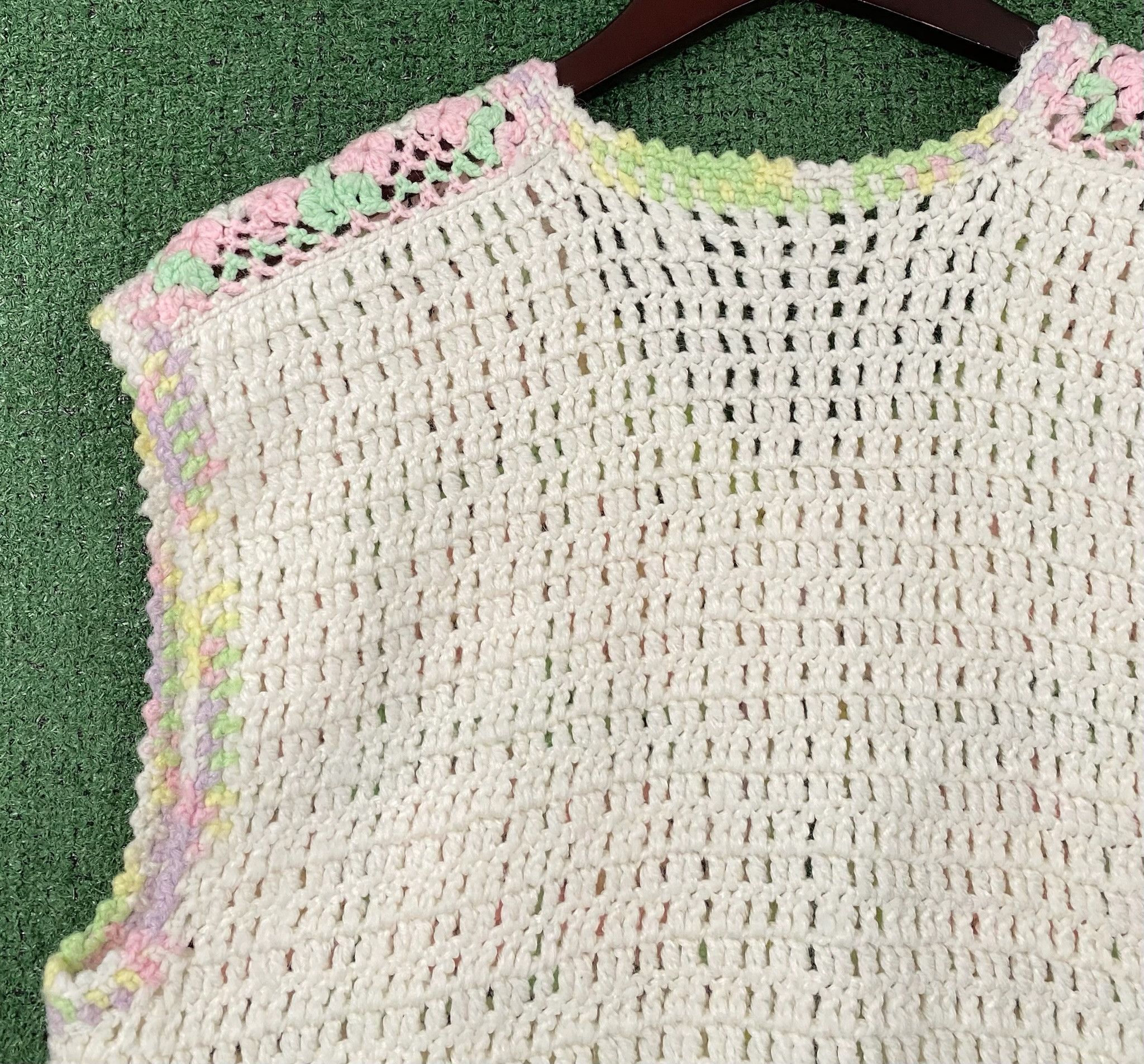 Handmade 80’s Crochet Floral Pastel Granny Square Vest Medium Size M / US 6-8 / IT 42-44 - 6 Thumbnail