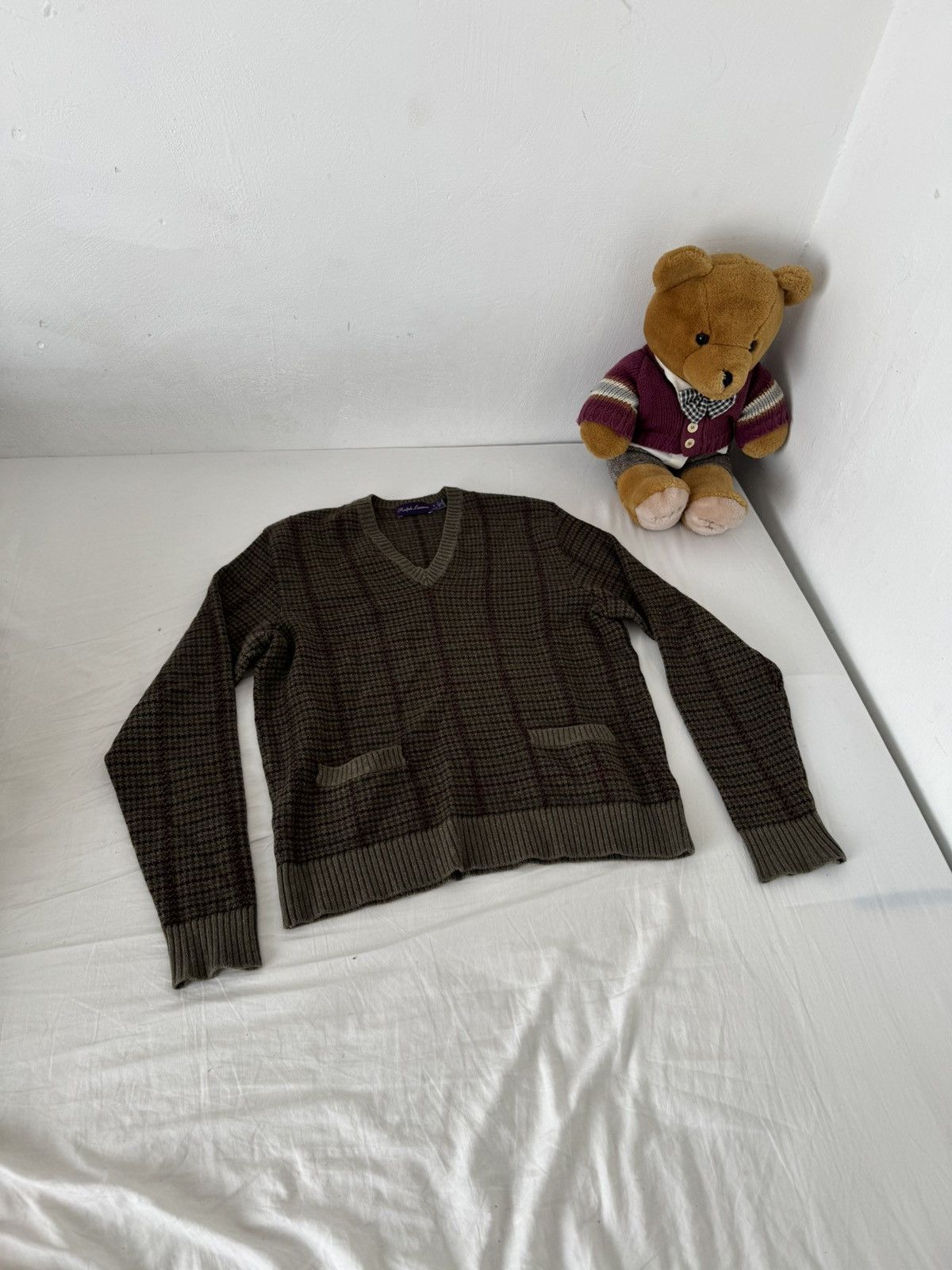 Ralph Lauren Purple Label Ralph Lauren Purple Label 100% Cashmere V-Neck sweater Size S / US 4 / IT 40 - 1 Thumbnail