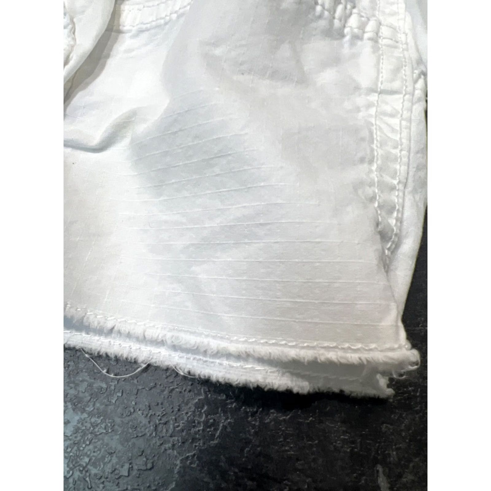 American Eagle Outfitters American Eagle Outfitters Classic Cargo Shorts Mens Size 30 White 10” Inseam Size US 30 / EU 46 - 4 Thumbnail