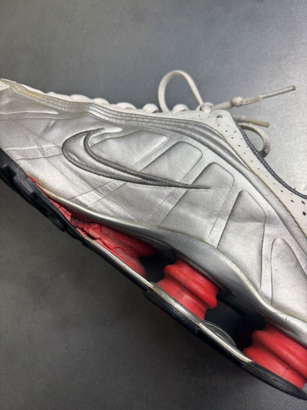 Nike × Vintage 2 Pairs OG 2001 Nike Shox R4 Vintage Nike Beater 104265 Size US 10.5 / EU 43-44 - 21 Thumbnail
