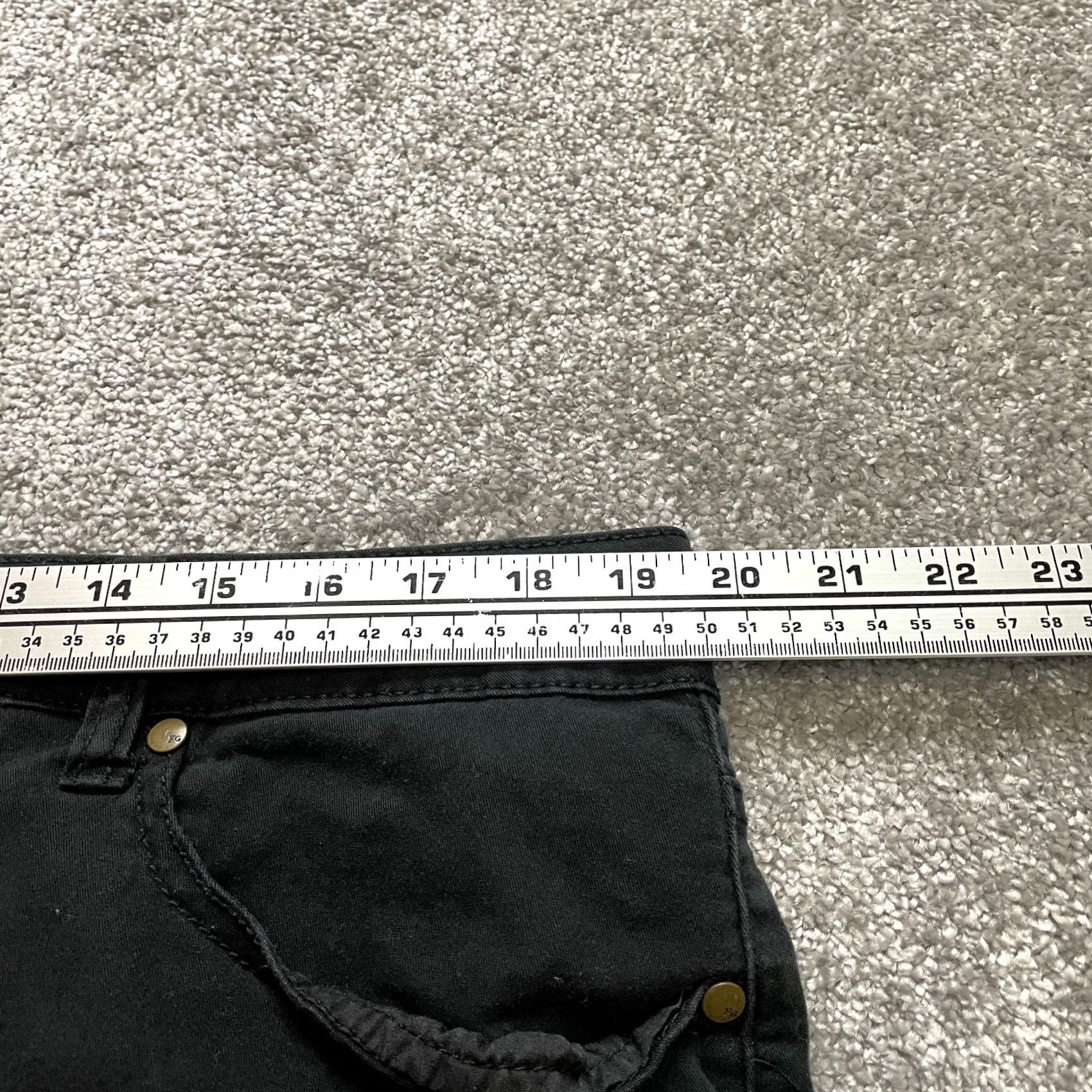 Faded Glory Faded Glory Bermuda Jean Shorts Womens 18 Black Solid Cotton Casual Pockets 4" Jeans Bermuda 18 Womens Black Cotton Denim Pockets 5-Pocket USA 4" Size 27" / US 4 / IT 40 - 6 Thumbnail