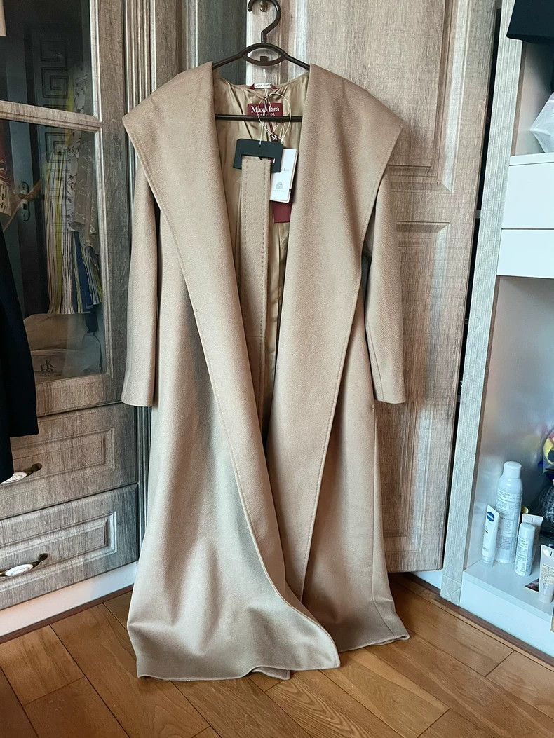 Max Mara Max Mara Women's camel coat Size L / US 10 / IT 46 - 1 Thumbnail
