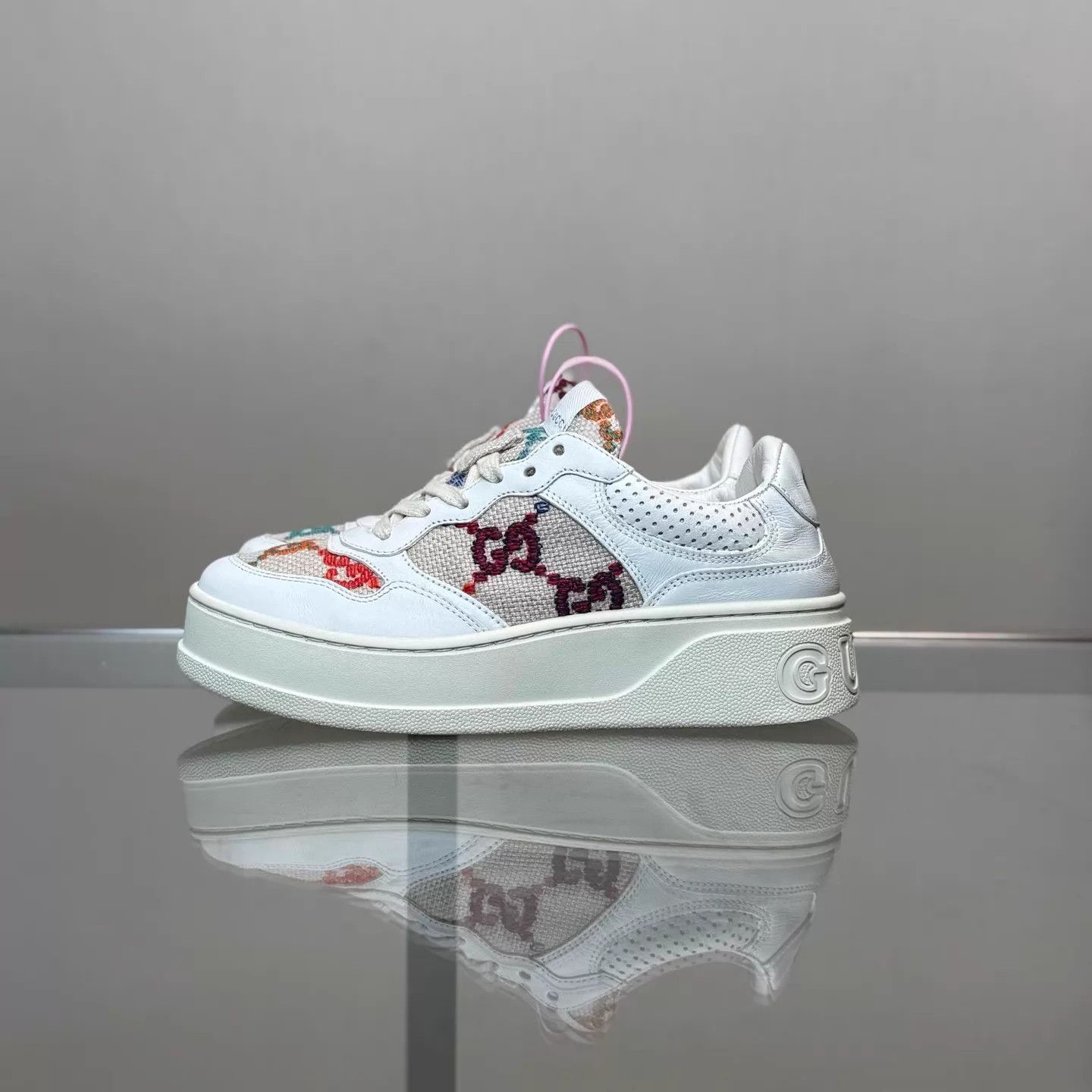 Gucci Gucci Women's White Embroidered GG Biscuit Sneakers Size US 5.5 / IT 35.5 - 6 Thumbnail
