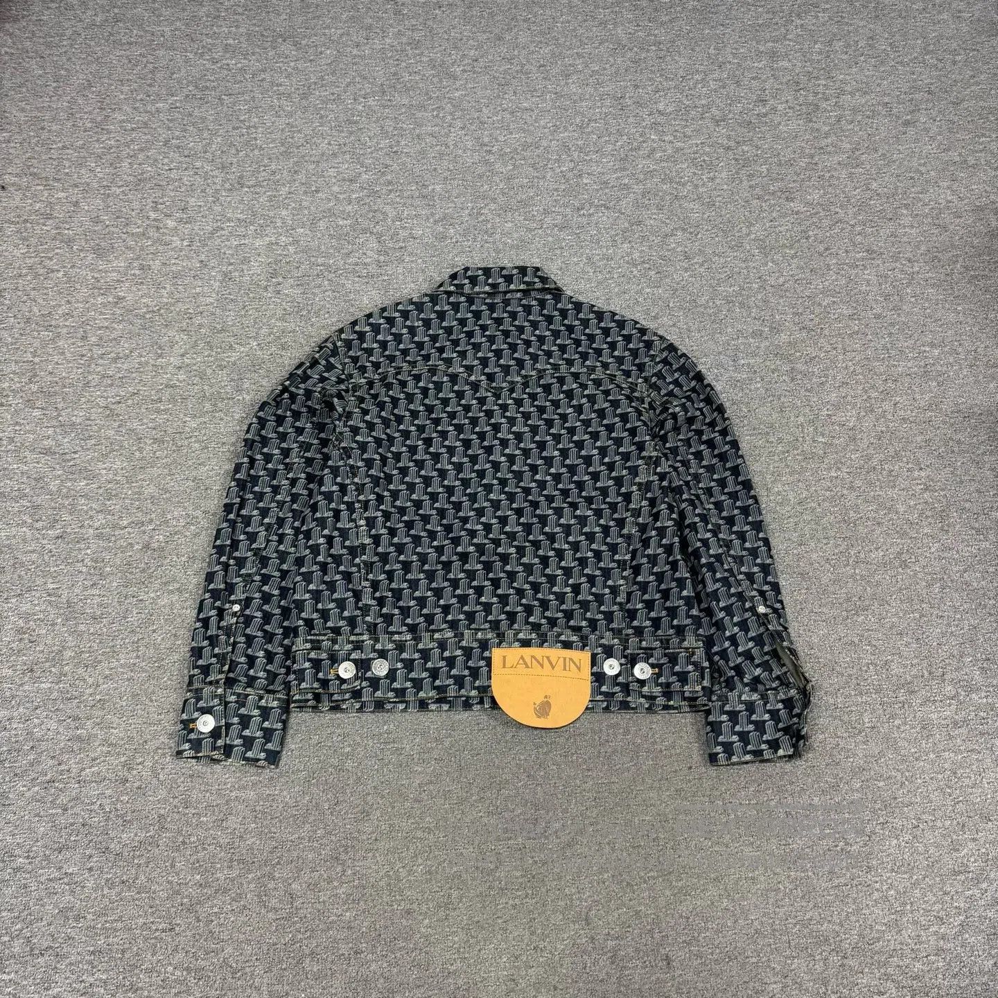 Lanvin Lanvin Full-print old-style design; lapel with single butt Size US L / EU 52-54 / 3 - 2 Thumbnail