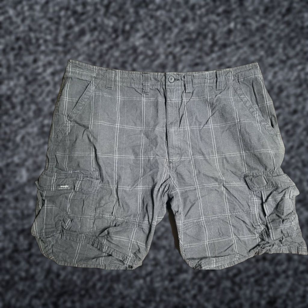 Wrangler Wrangler Men’s Shorts Size 44 Black Gray Plaid Shorts Size US 44 / EU 60 - 1 Thumbnail