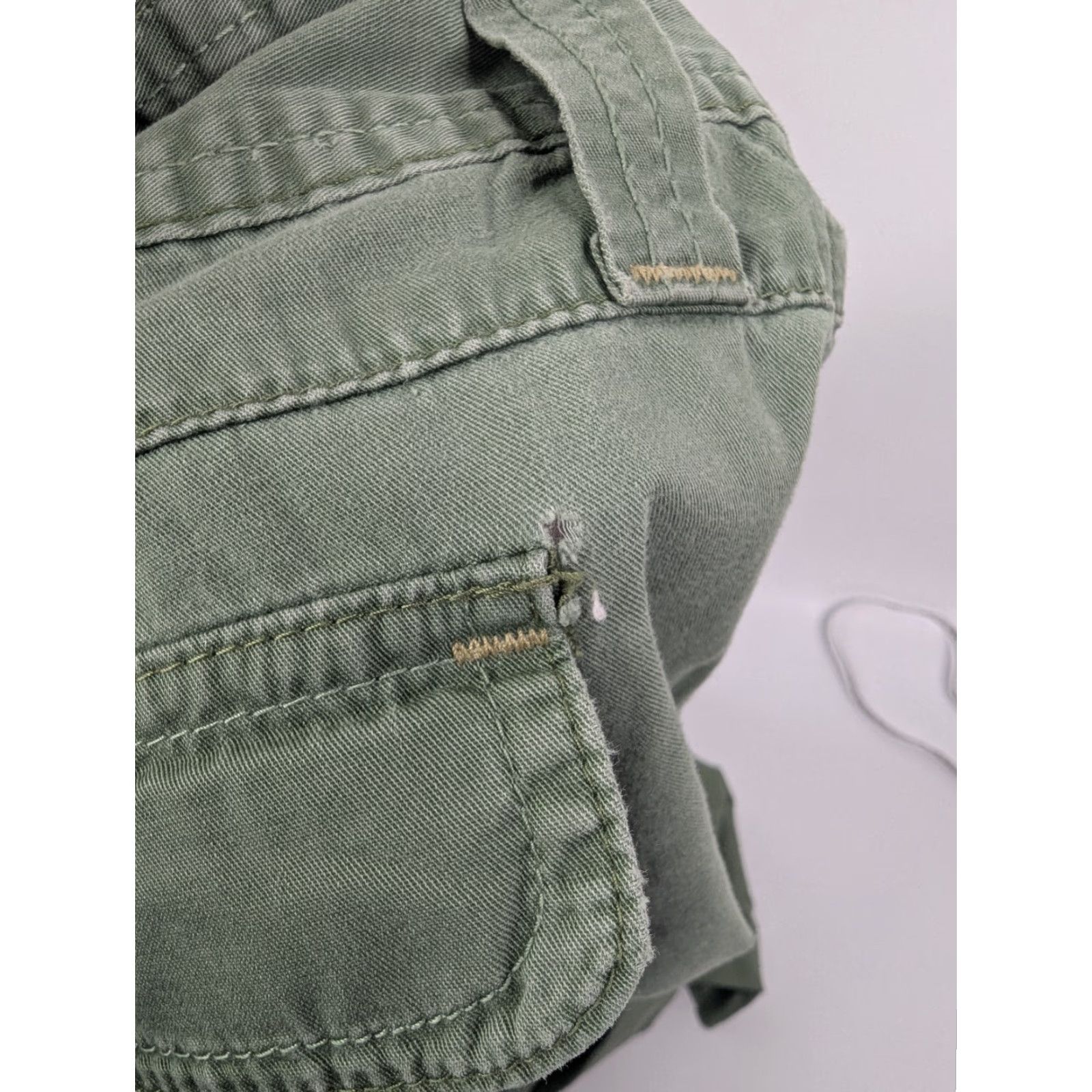 Levi's Levi's Green Twills Pants Baggy Mid Rise Straight Leg Women's Size 10 - Levi's Pants - Green - Twill - Mid Rise - Straight - 10 - Women - Size 10 Size 32" / US 10 / IT 46 - 5 Thumbnail