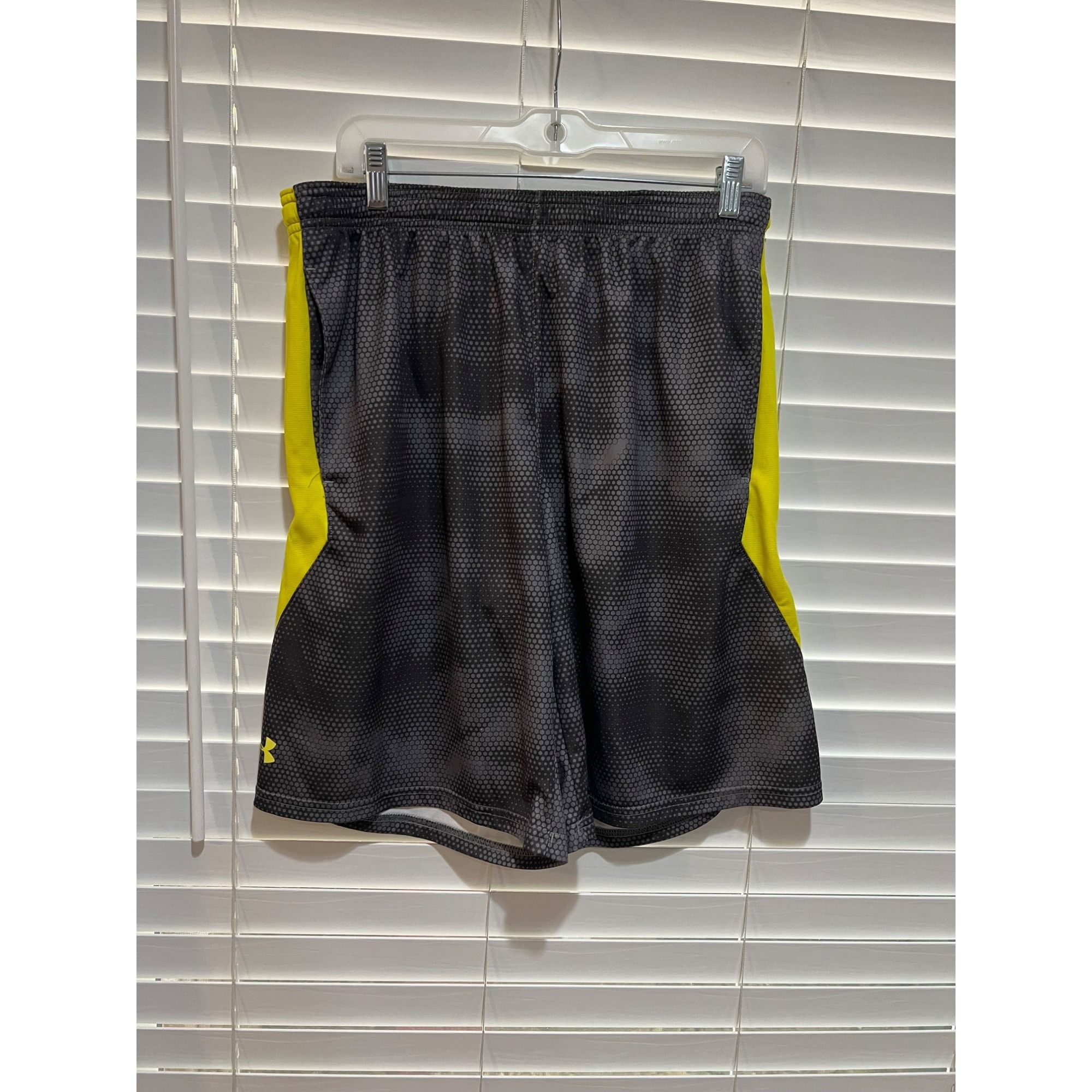 Under Armour Under Armour Mens Gym Shorts - Size L Size US 36 / EU 52 - 1 Thumbnail