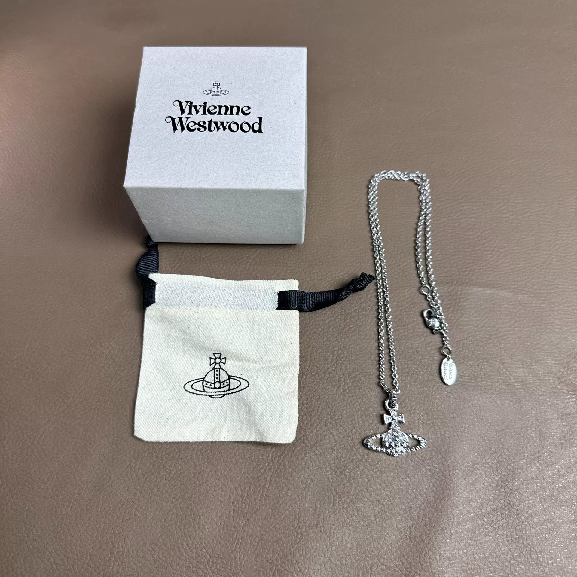 Vivienne Westwood Vivienne Westwood Punk Flat Saturn Necklace Size ONE SIZE - 1 Thumbnail
