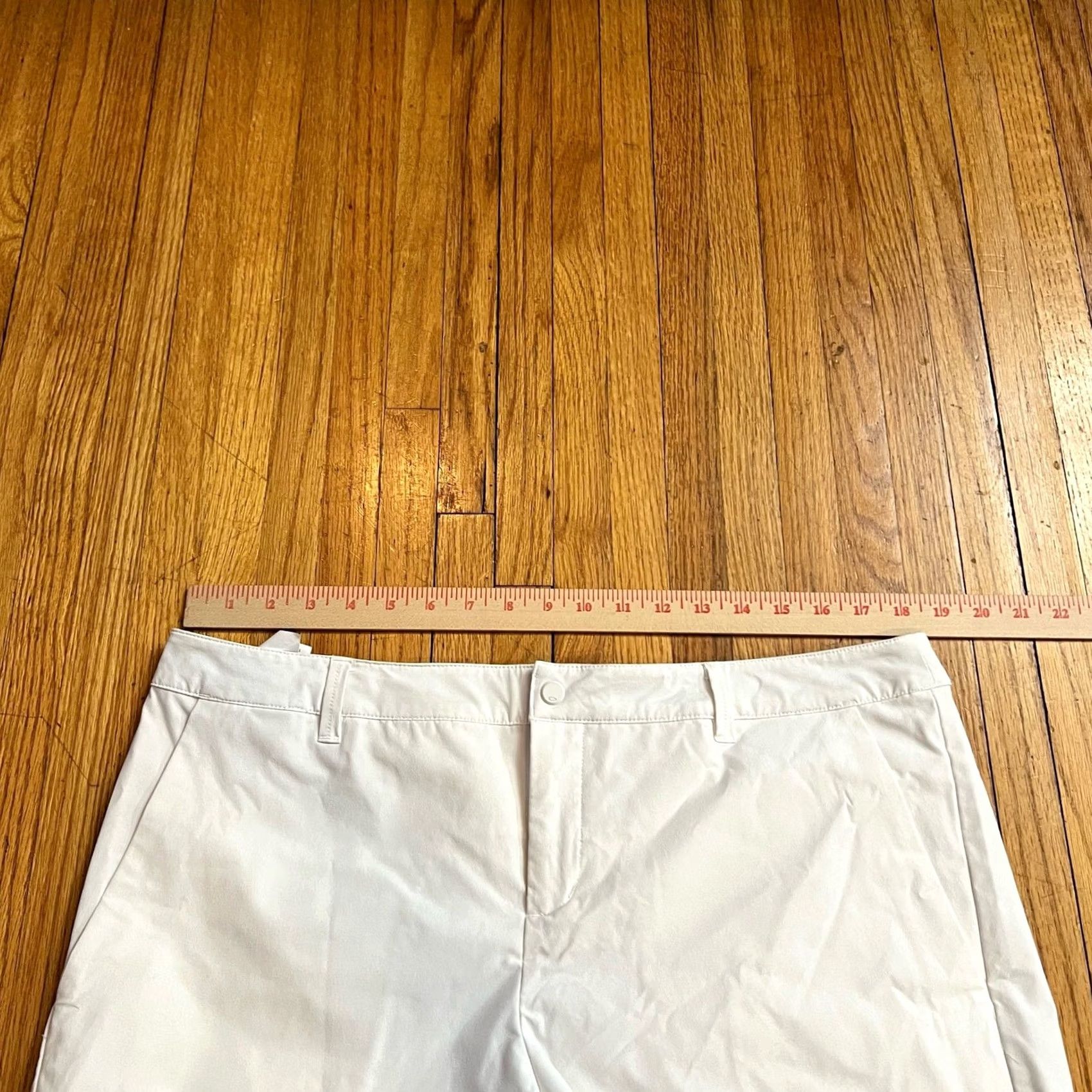 Oakley Oakley Golf Shorts Womens XL Performance Regular White Green Chino With Oakley Brand? Size 40" / US 18 - 6 Thumbnail