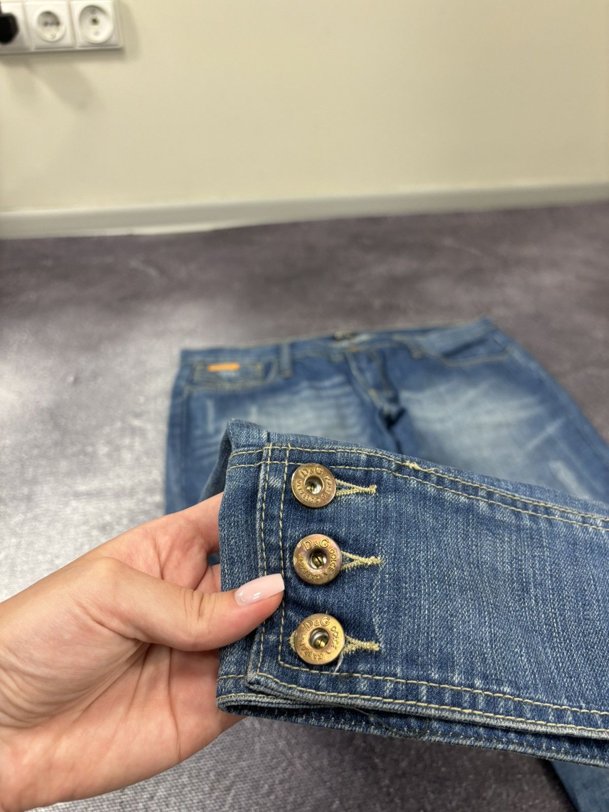 Dolce & Gabbana Vintage Dolce & Gabbana Women’s Embroidered Logo Denim Jeans Size 34" / US 12 / IT 48 - 11 Thumbnail