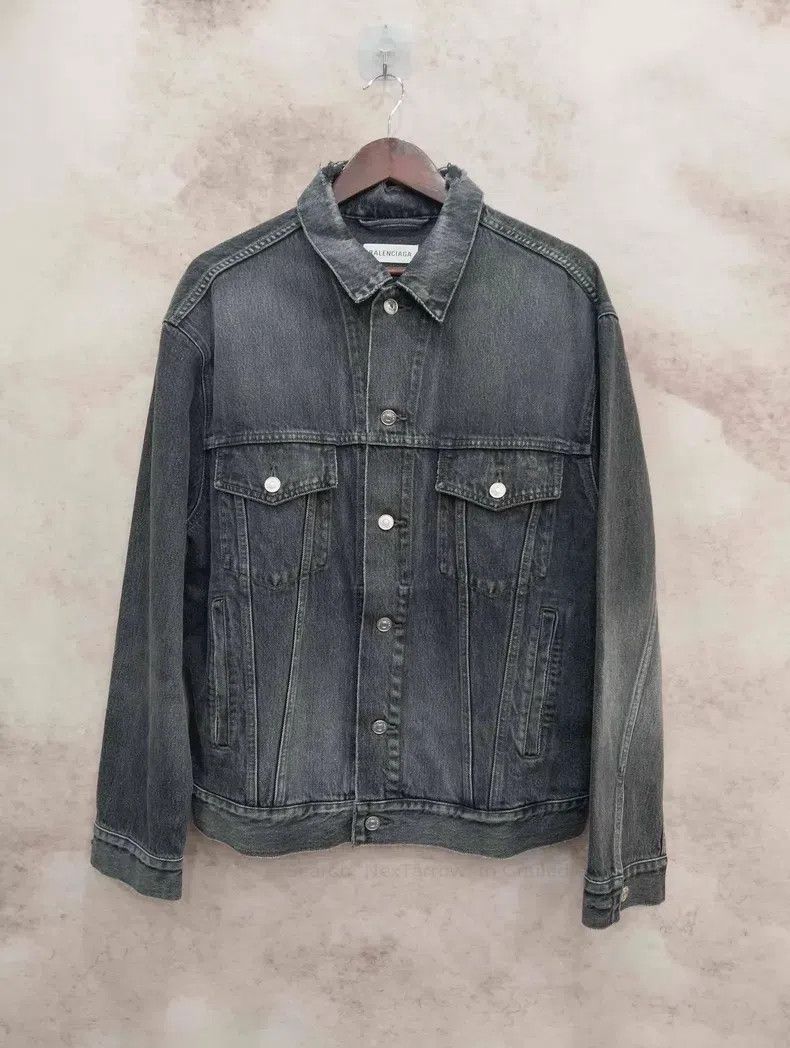 Balenciaga Balenciaga Washed distressed denim jacket Size XXS / US 00 / IT 34 - 1 Thumbnail