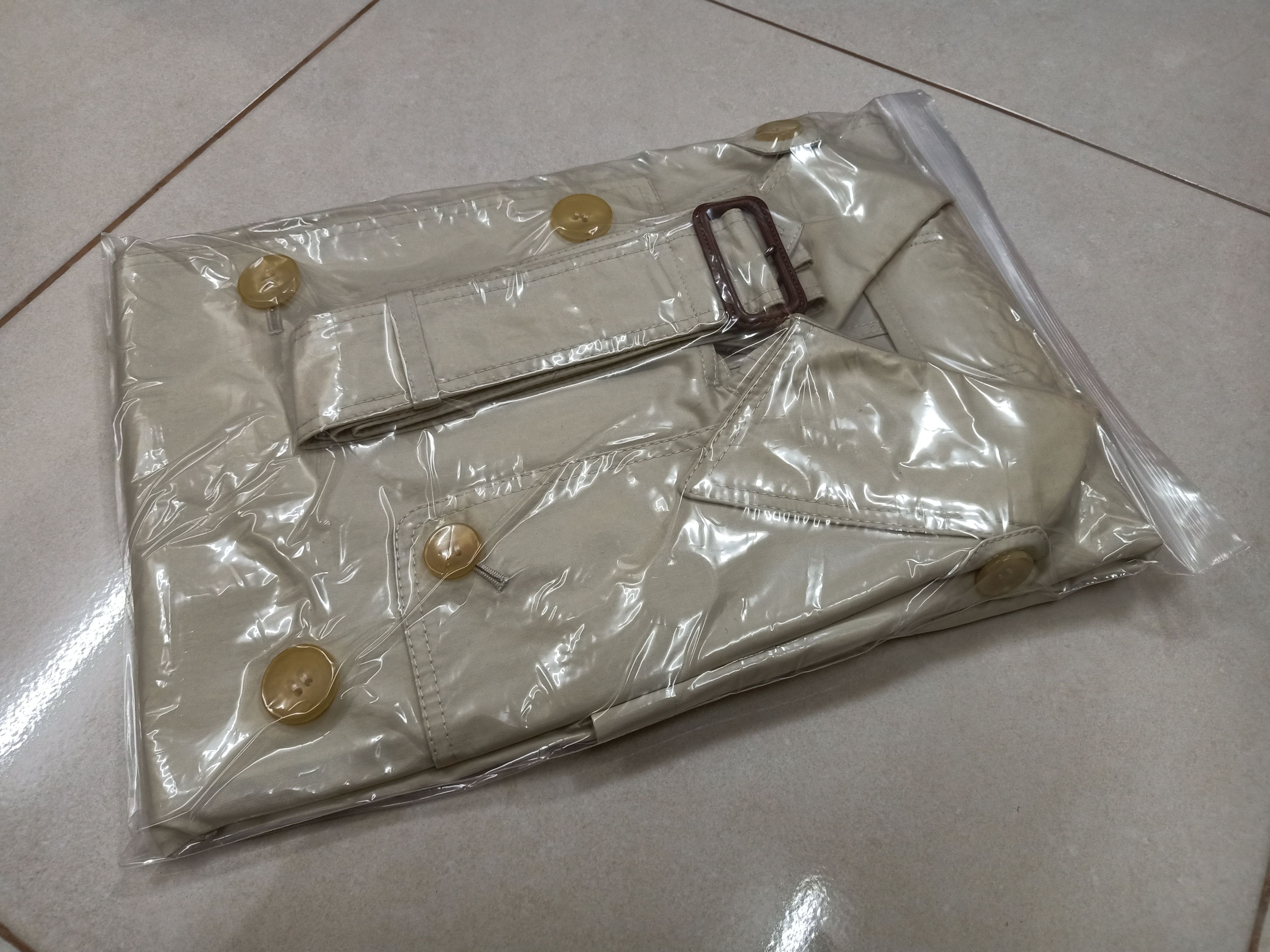 Burberry BURBERRY LONDON Beige Color Button Long Coats Parka Size US S / EU 44-46 / 1 - 13 Thumbnail