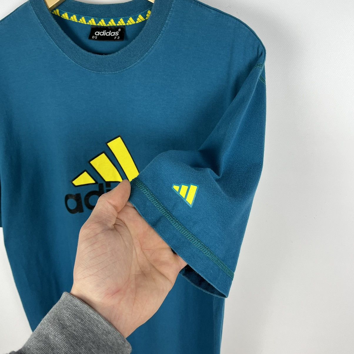Adidas Vintage Adidas big logo y2k tee 90’s Size US M / EU 48-50 / 2 - 5 Thumbnail