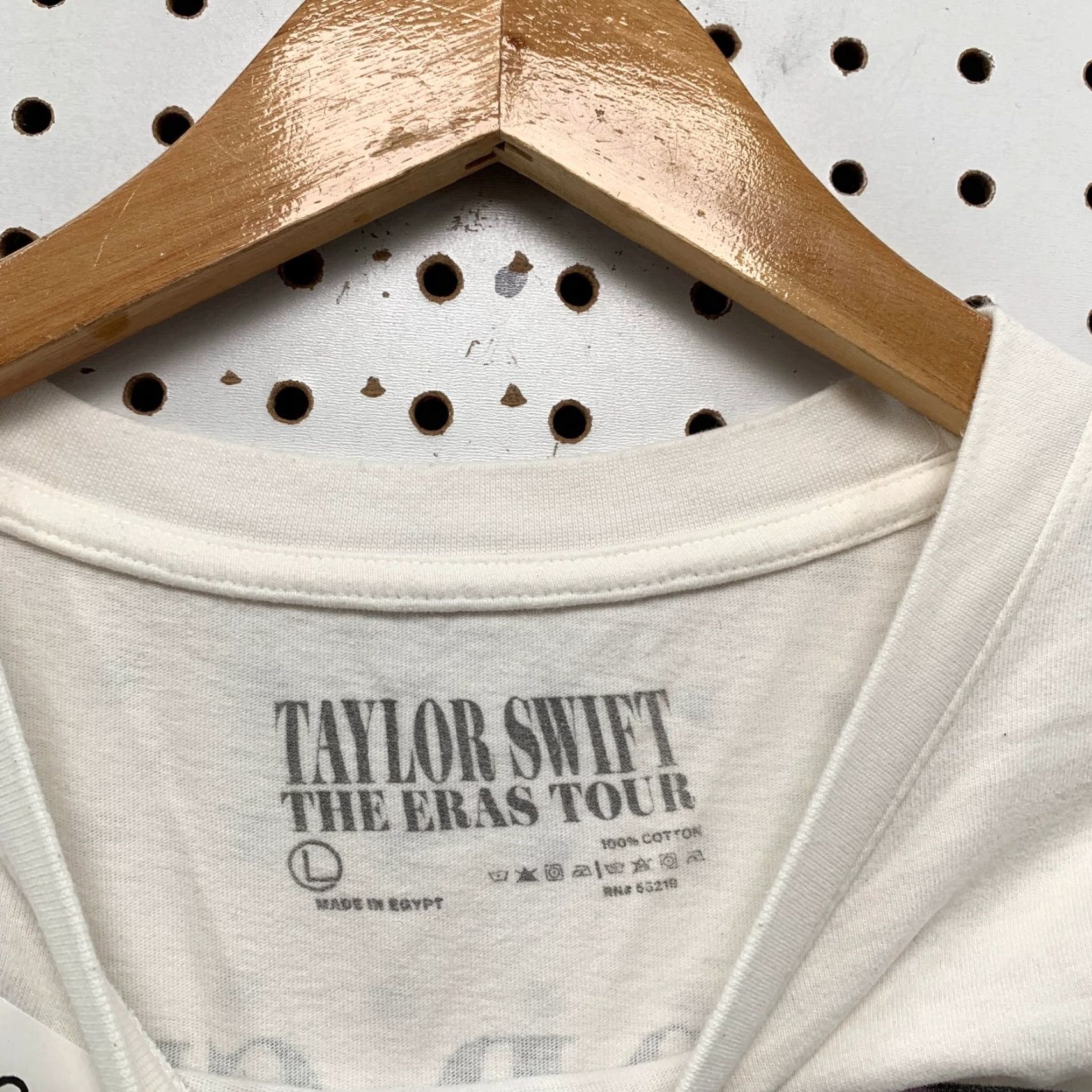 Vintage Taylor Swift Eras Tour T Shirt Mens Large White Official Concert Merchandise Size US L / EU 52-54 / 3 - 3 Thumbnail