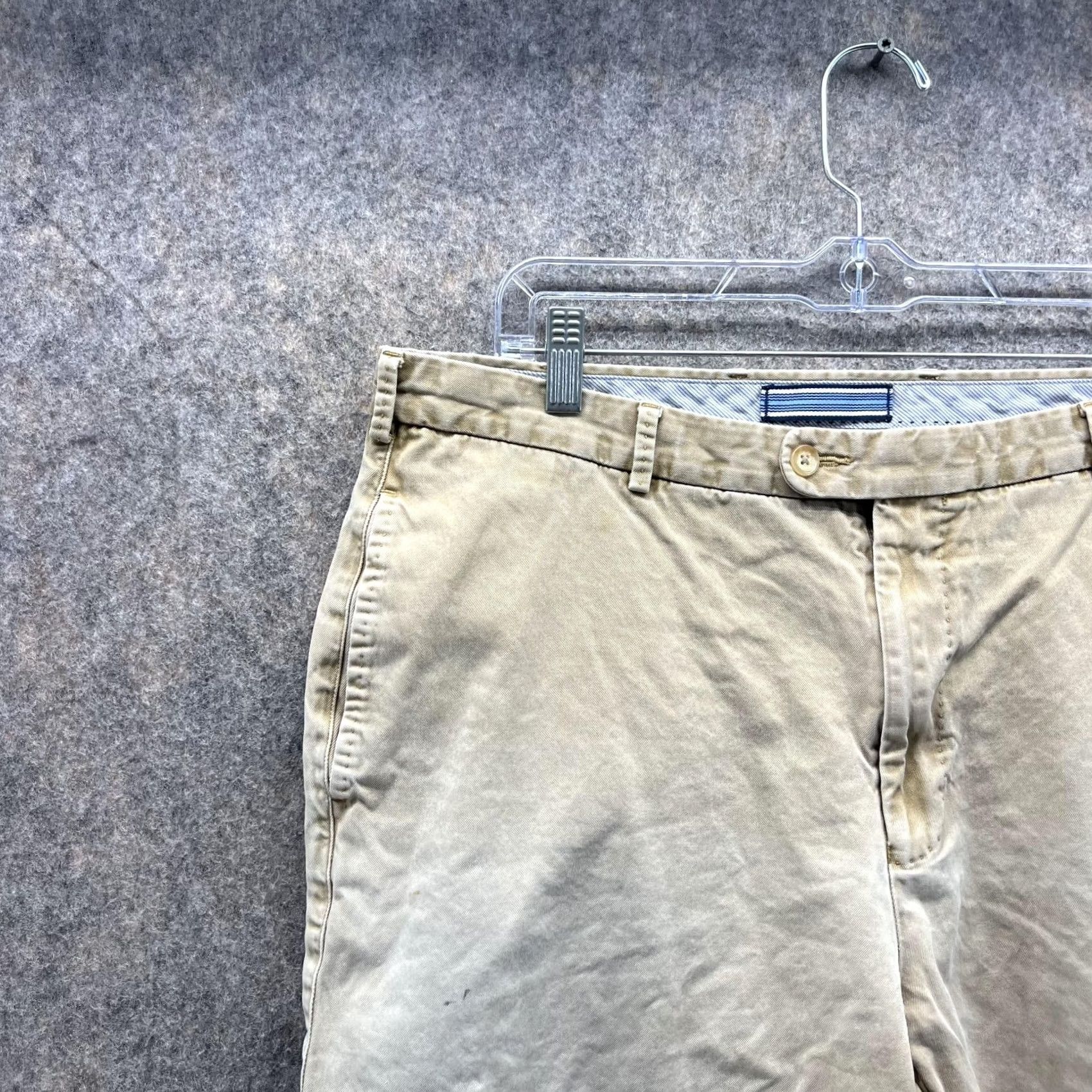 Peter Millar Peter Millar Shorts Men 36 Khaki Chino Flat Front Tan Beige Casual Two Tone Khaki Beige Chino Flat Front 36 Mens shorts Regular Summer 36 Men Size US 36 / EU 52 - 3 Thumbnail