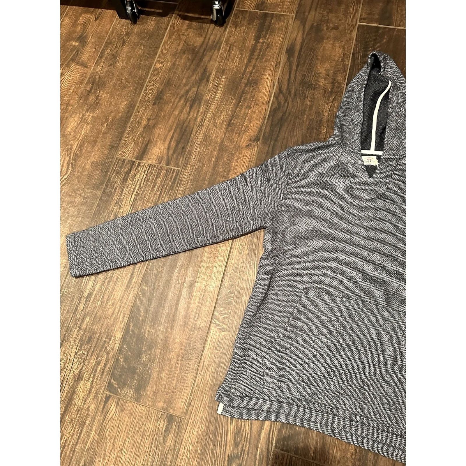 Faherty VINTAGE? FAHERTY Granite Gray Baja Beach Poncho mens hoodie Size M Size US M / EU 48-50 / 2 - 3 Thumbnail