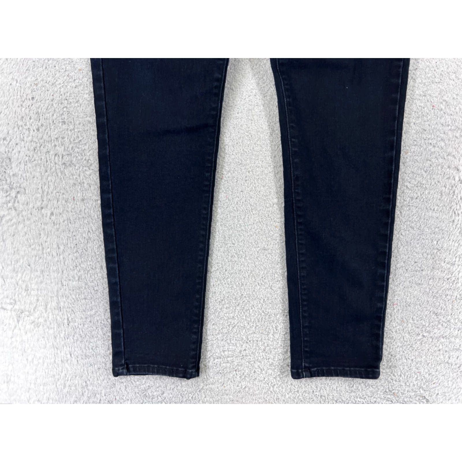 Levi's VINTAGE? No, Levis Jeans Womens 14 Blue Denim Jeans Tapered Legging Dark Wash Mid Rise 32x28 Size 36" / US 14 / IT 50 - 2 Thumbnail
