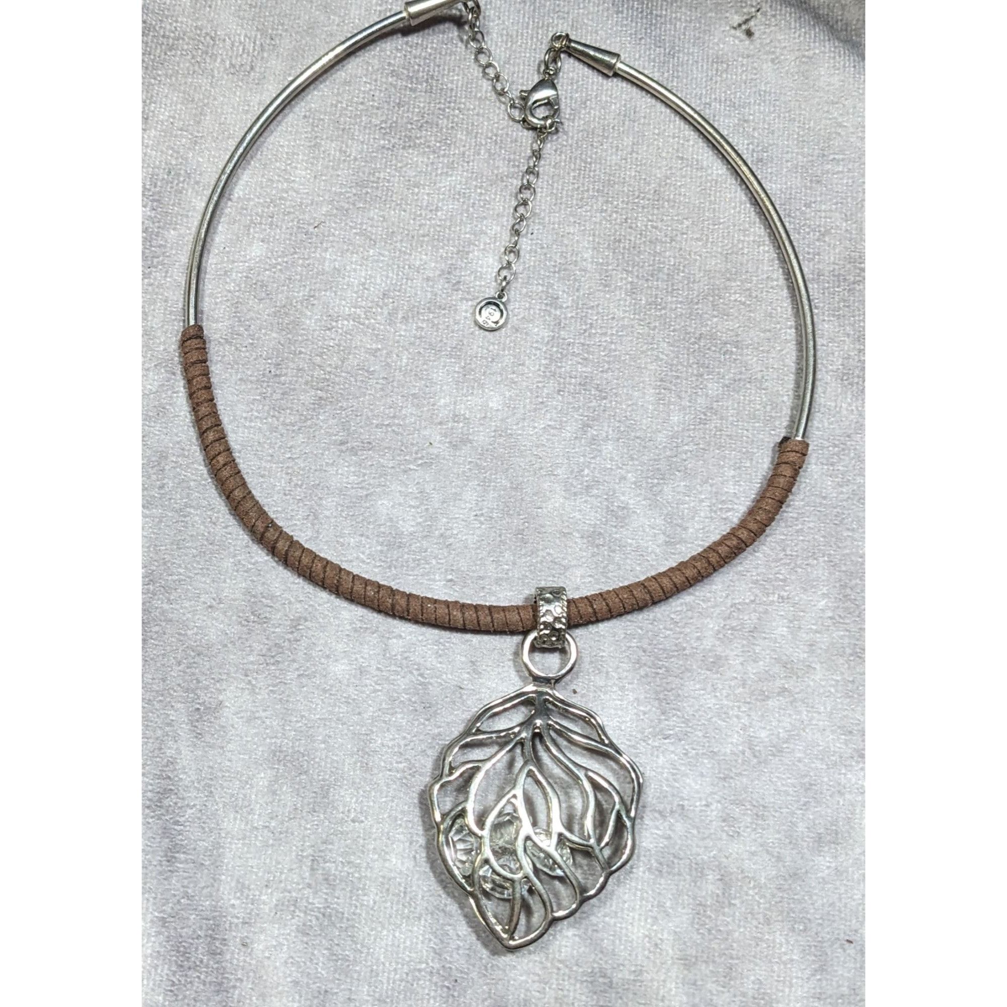 Other C1946 Caged Crystal Pendant Collar Necklace With Silver Tone Size ONE SIZE - 6 Thumbnail
