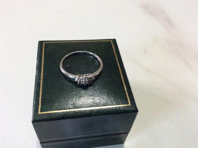 Other 9ct gold diamond set 4.4 g ring size O Size ONE SIZE - 3 Thumbnail