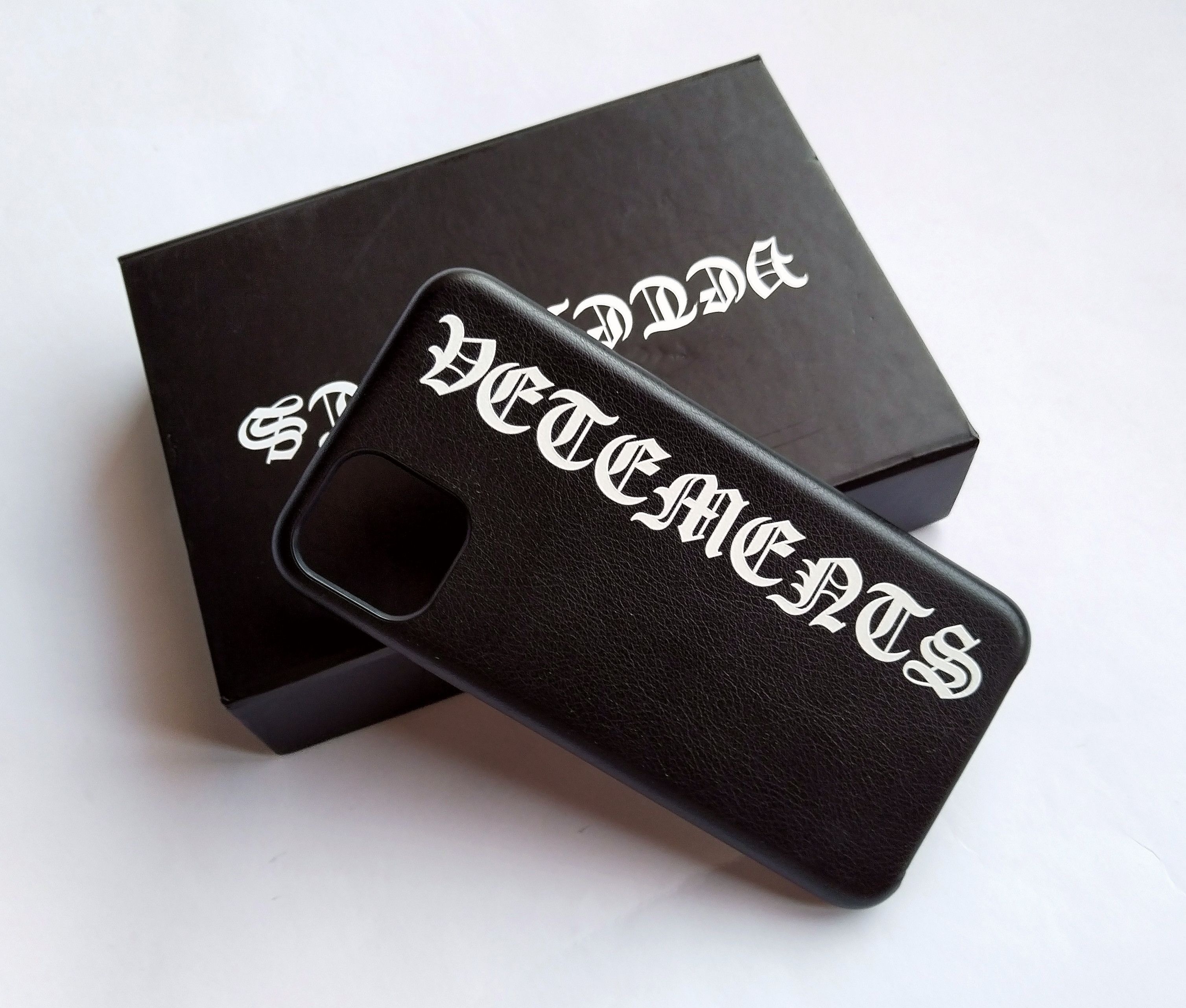 Vetements Iphone 11 Pro Max case w Goth letters Size ONE SIZE - 11 Thumbnail