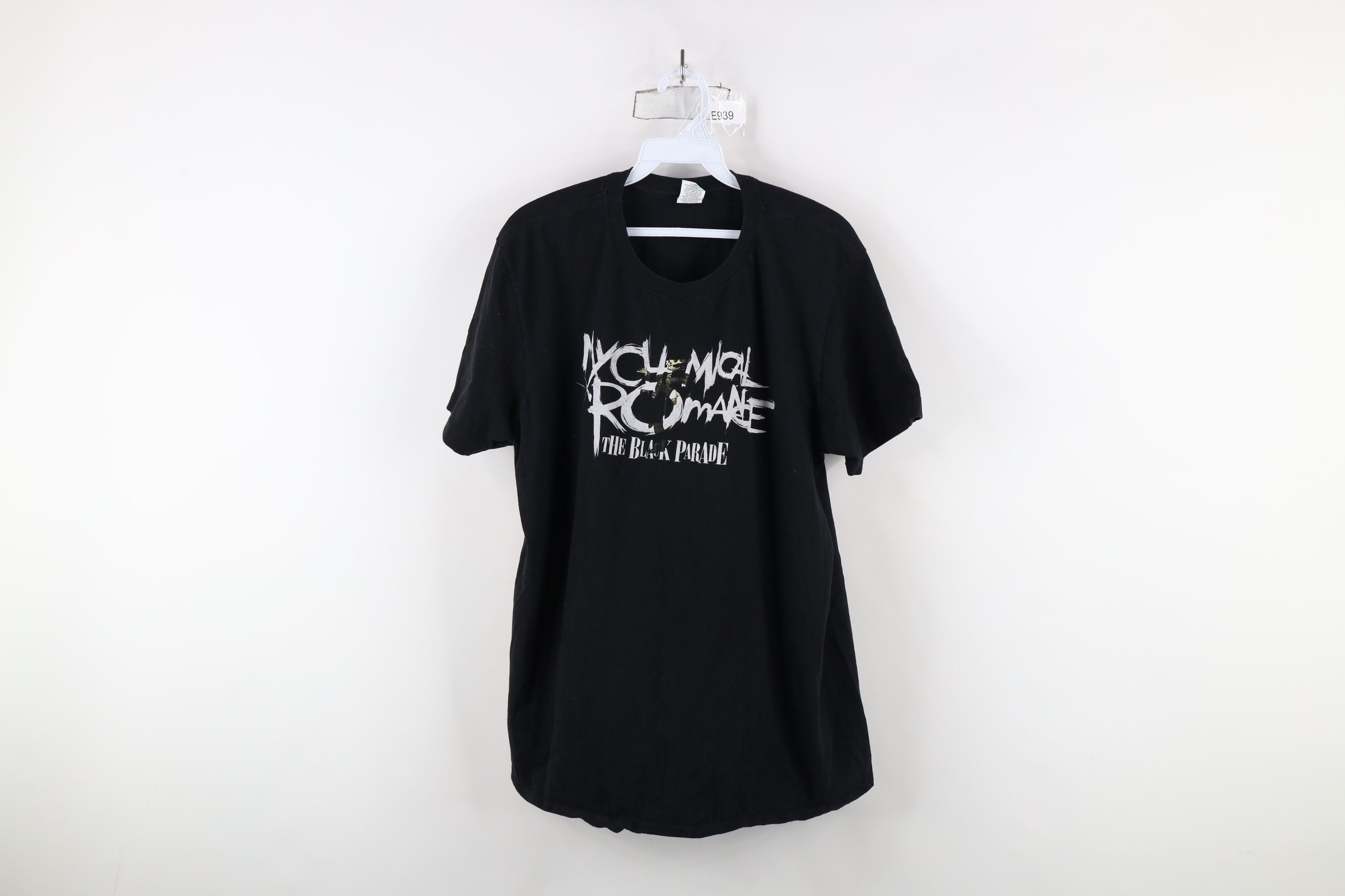 Vintage Vintage Y2K Black Parade My Chemical Romance Band T-Shirt Size US L / EU 52-54 / 3 - 1 Thumbnail