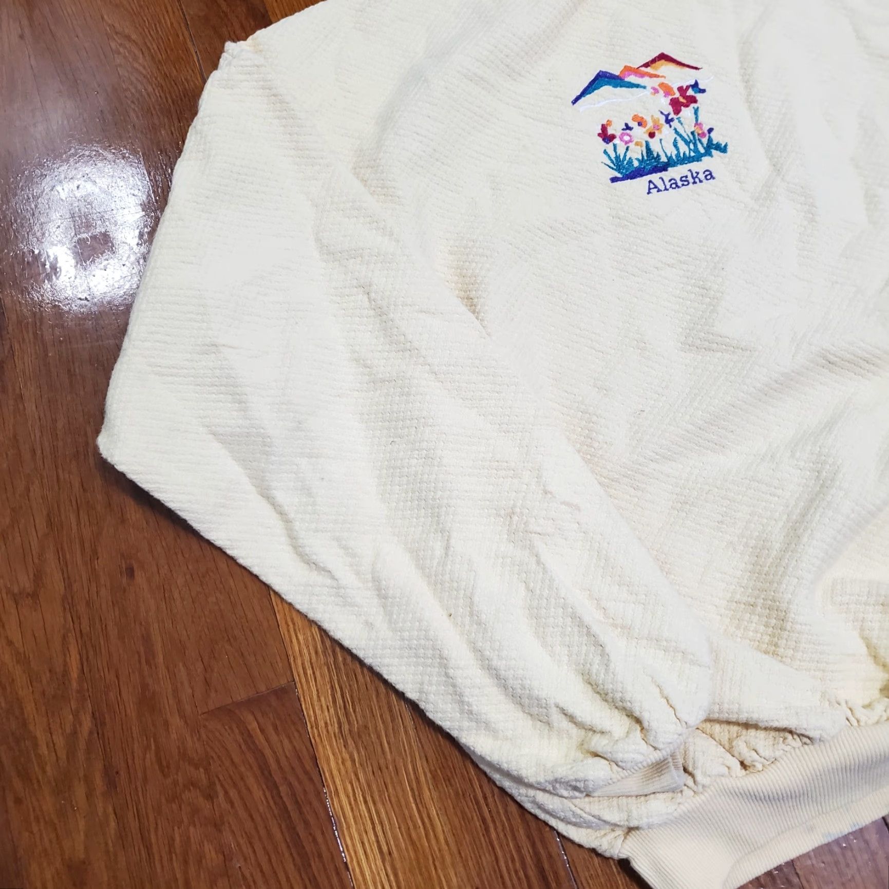 Vintage VINTAGE Alaska Stitched Sweatshirt Adult L Flower Floral Yellow Pullover Nike Size US L / EU 52-54 / 3 - 2 Thumbnail
